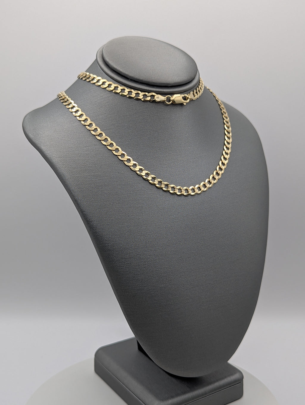Cadena de eslabones cubanos de oro amarillo de 14K