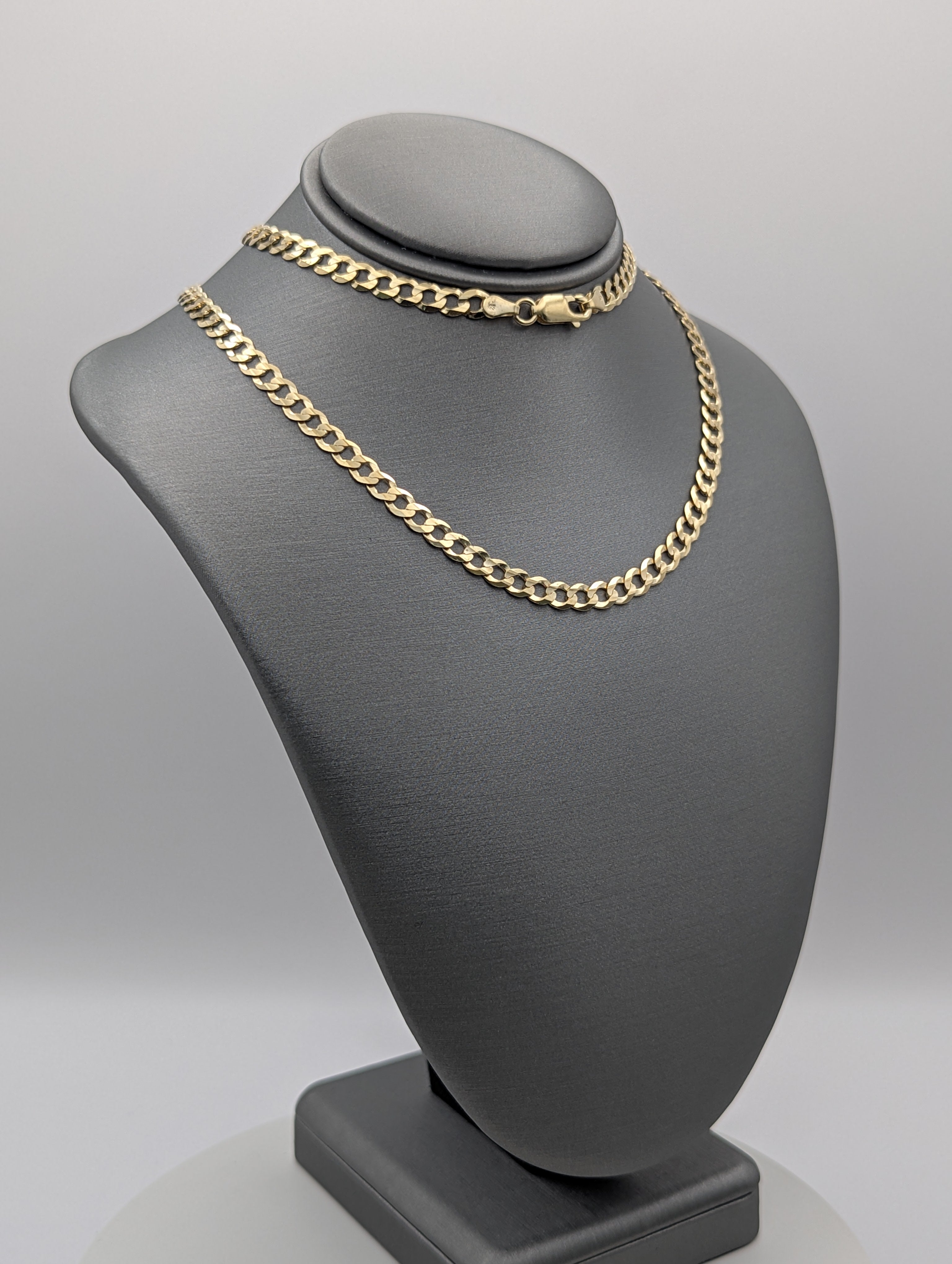 Cadena de eslabones cubanos de oro amarillo de 14K