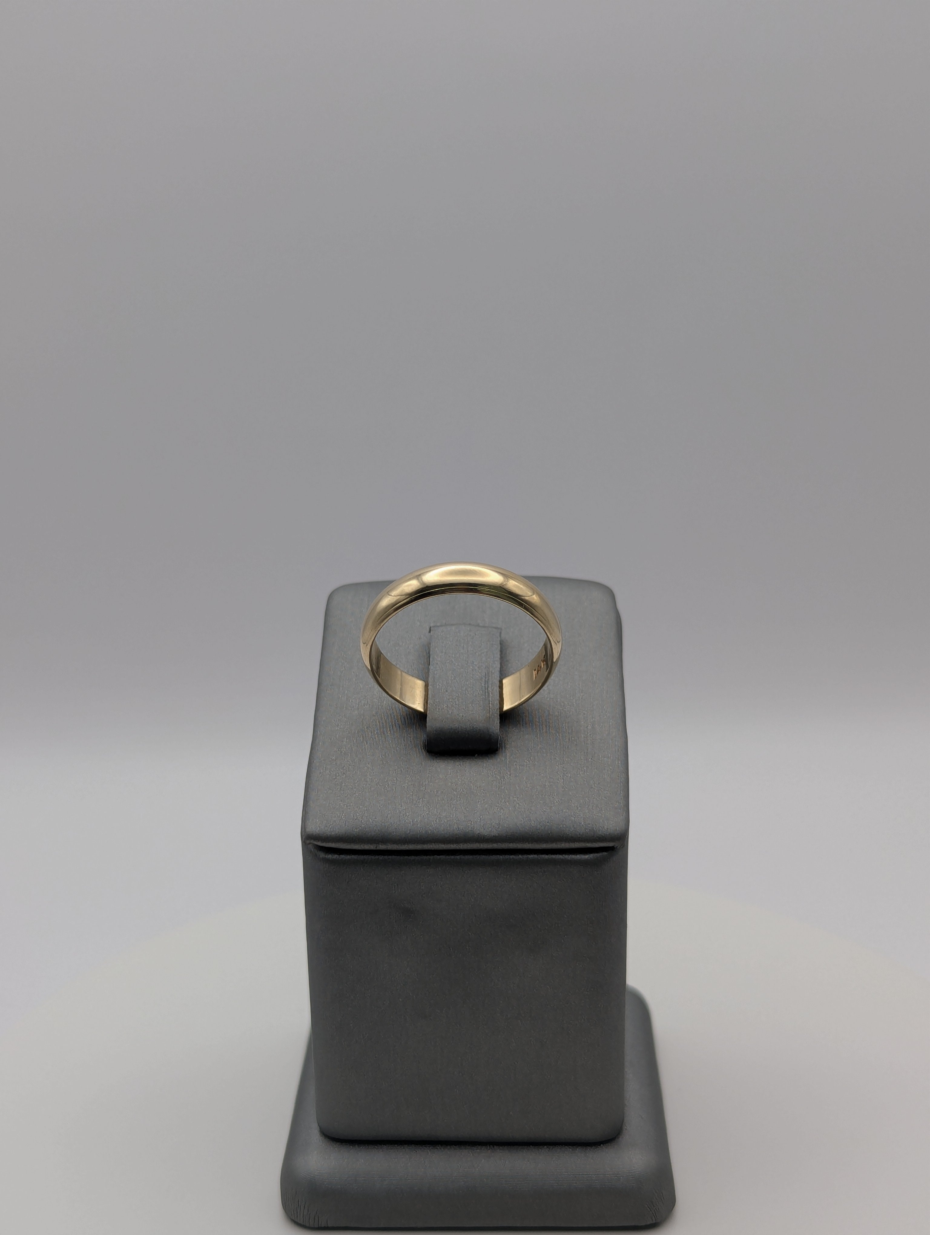 Anillo de boda de oro amarillo de 14K