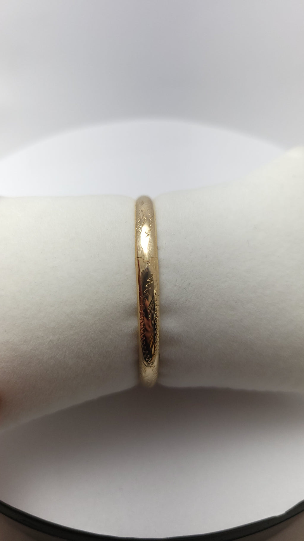 10K YG Dia-Cut Bangle