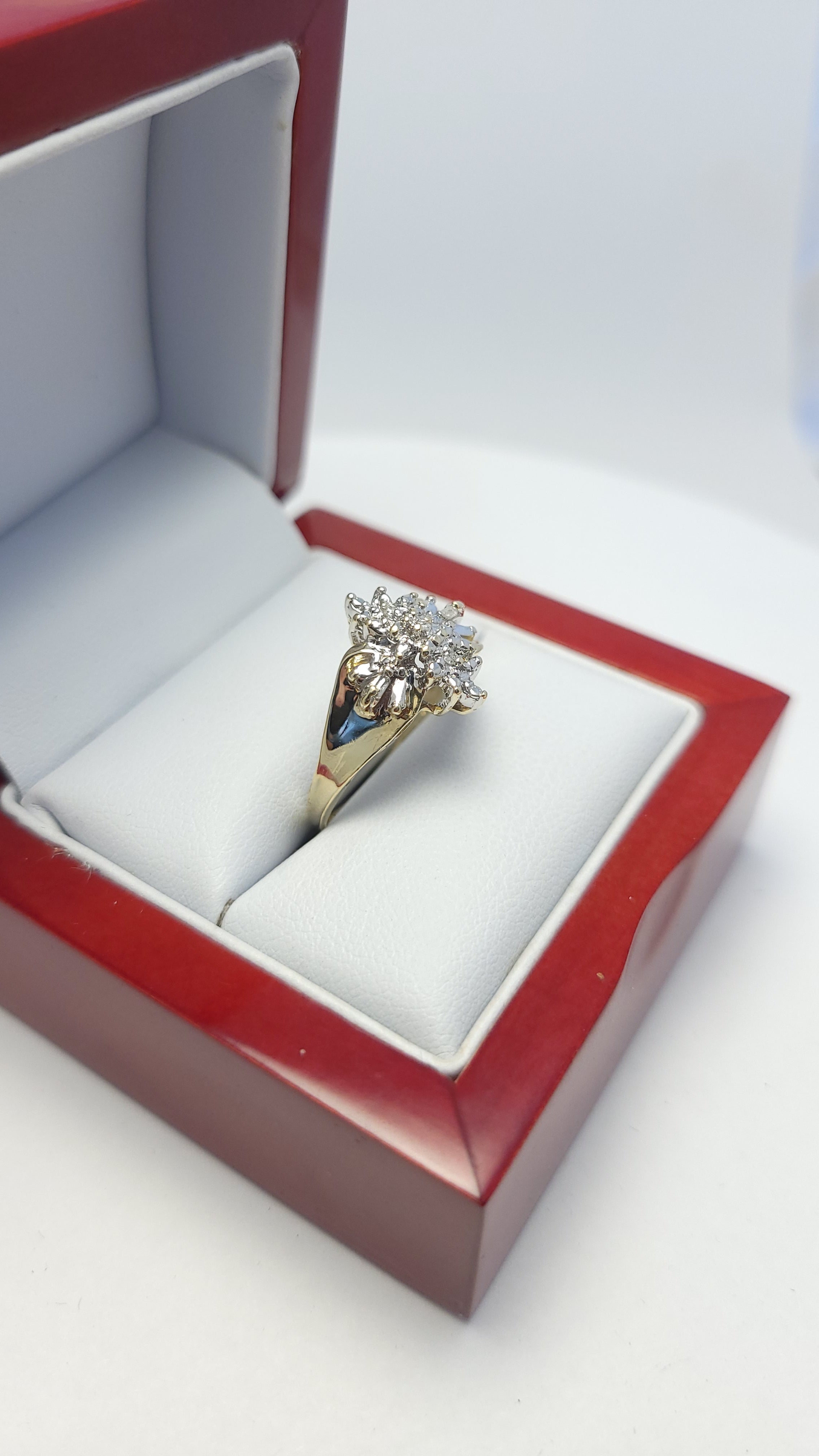 10K YG Baguette Dia Cluster Ring