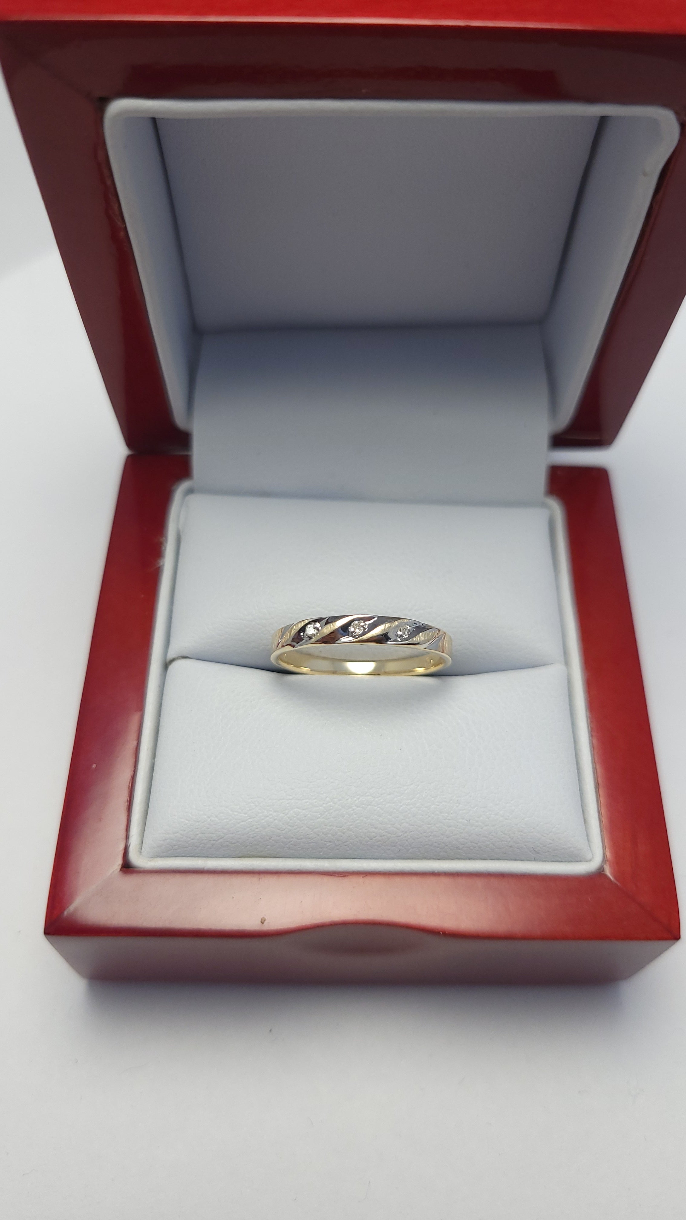 10K YG Diamond Band
