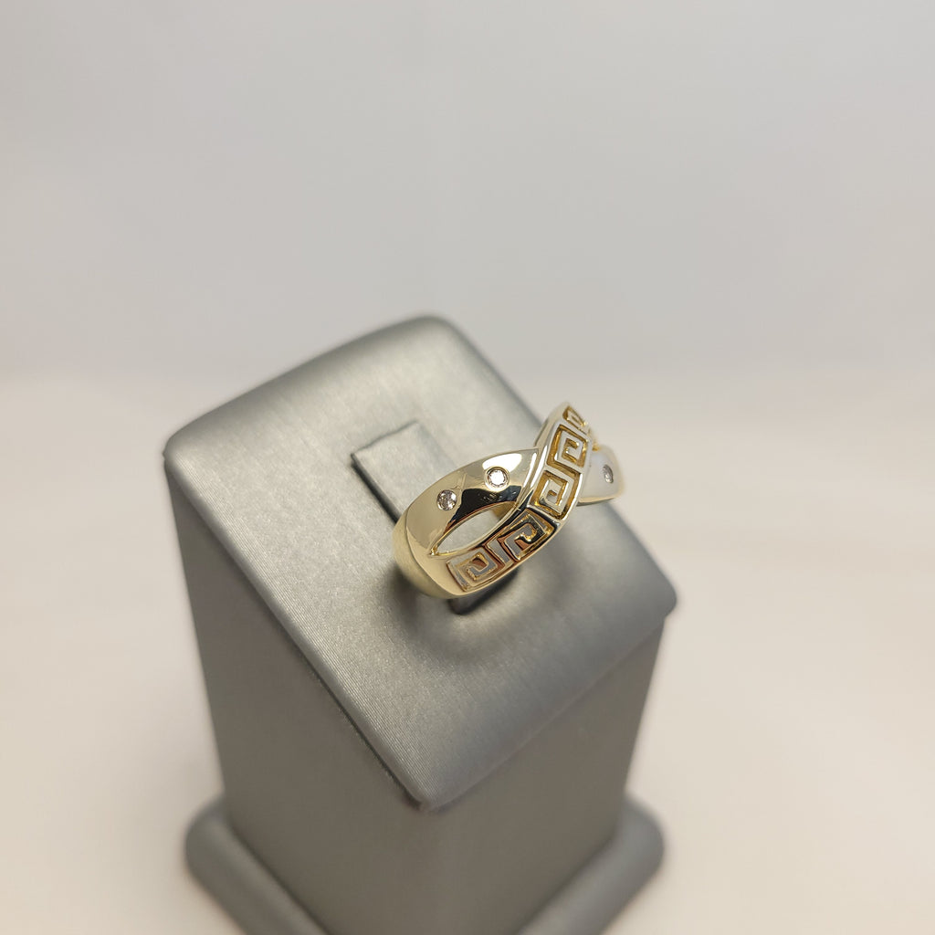 Anillo de oro amarillo de 14K con diseño de greca