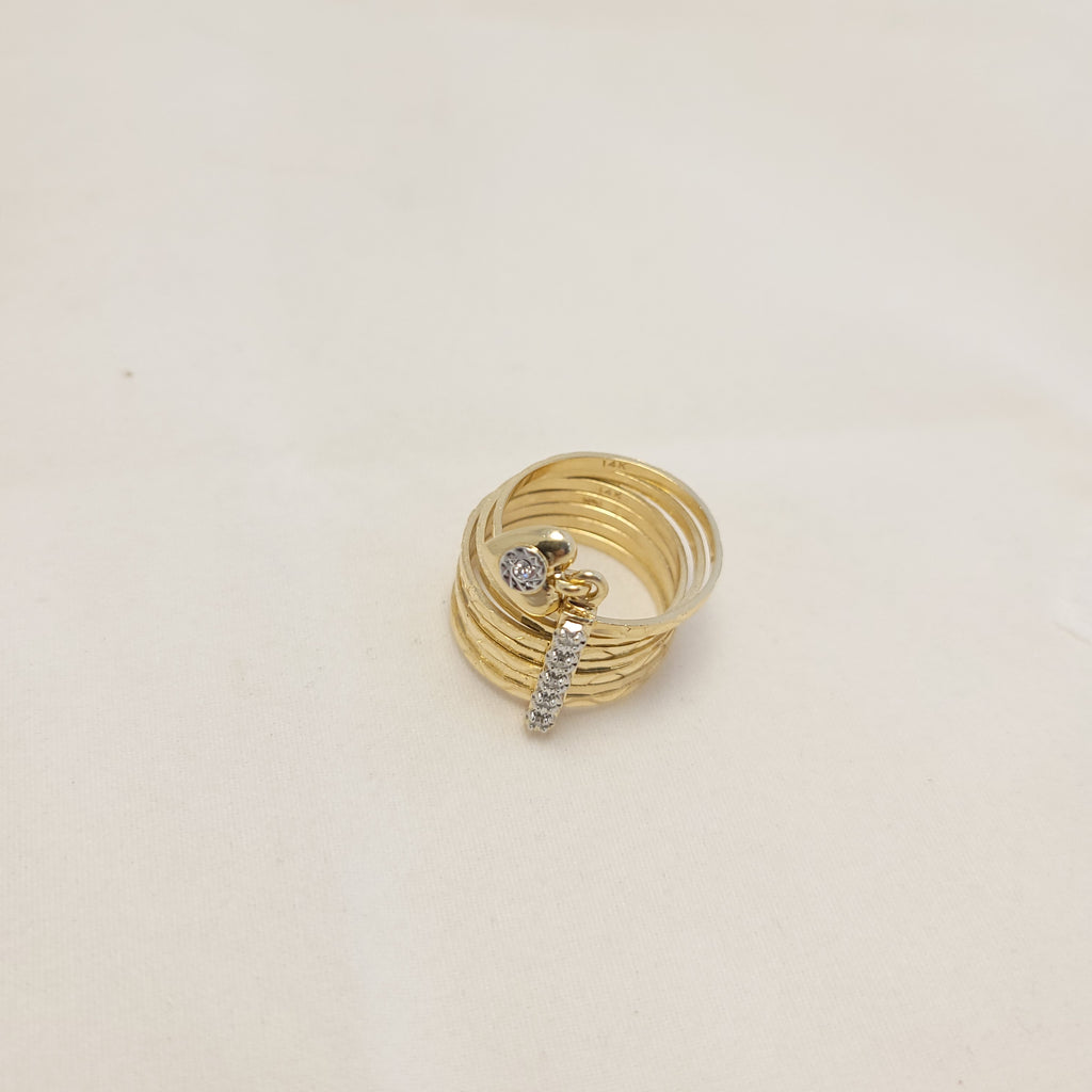 Anillo multi-corazones colgantes de oro amarillo de 14K