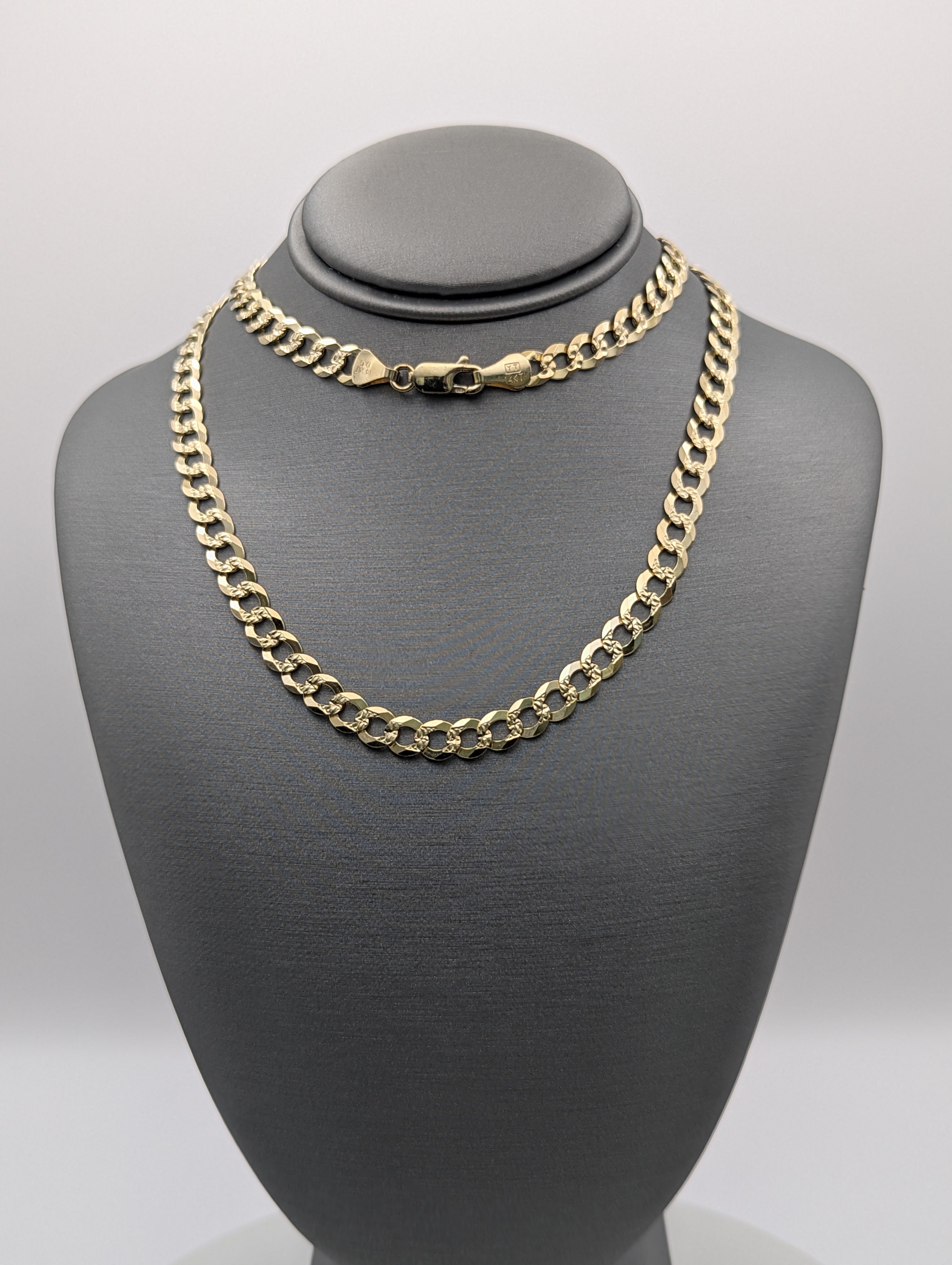 Cadena barbada fresada de oro amarillo de 14K