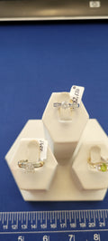 Anillo de compromiso de oro blanco de 14K con diamante