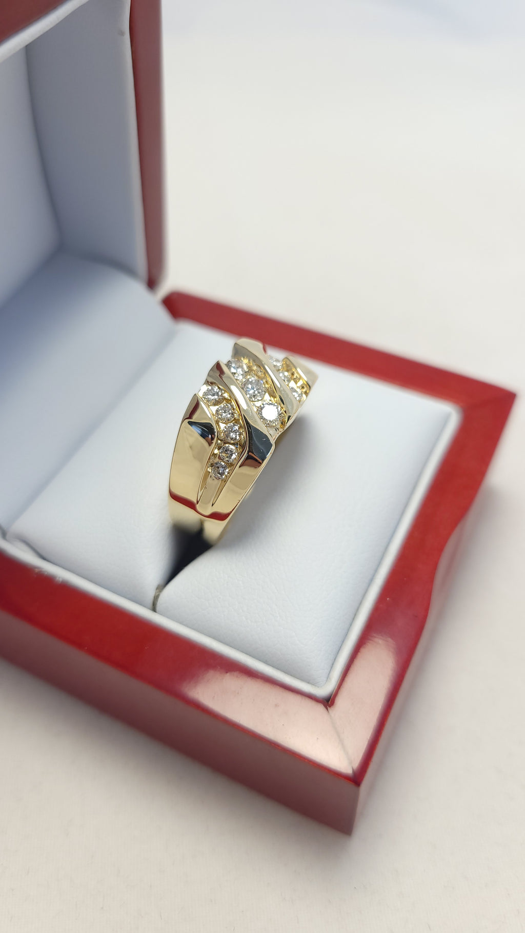 ANILLO DE DIAMANTES DE ORO AMARILLO DE 14K