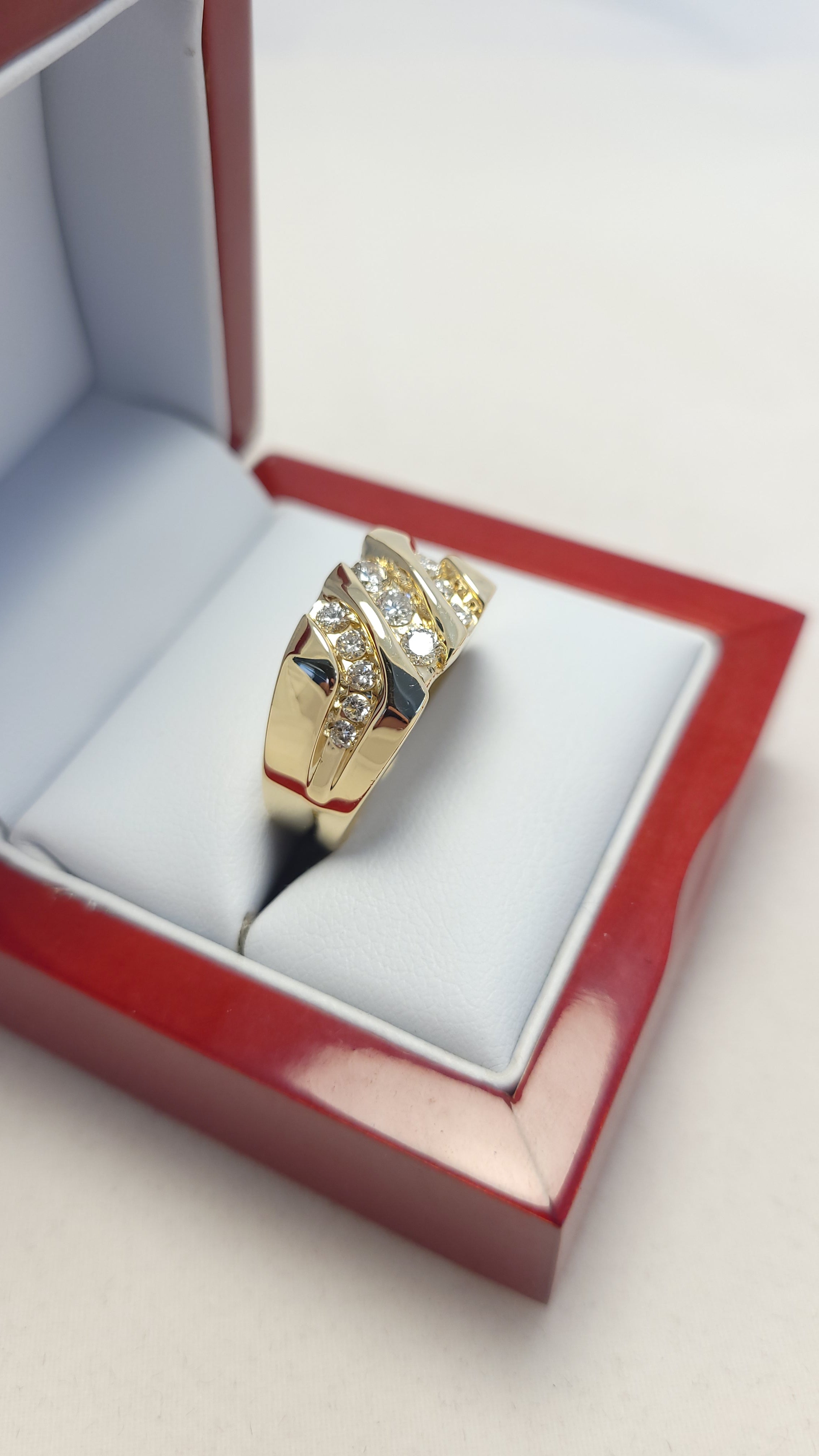 ANILLO DE DIAMANTES DE ORO AMARILLO DE 14K