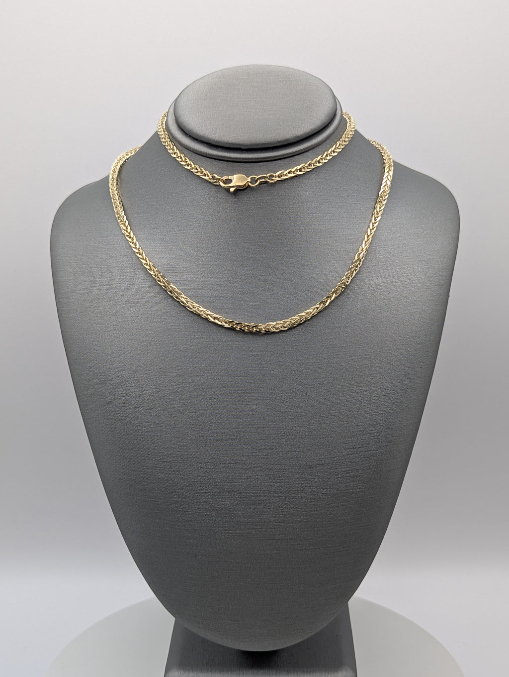 Cadena de eslabones cuadrados de trigo en oro amarillo de 14K