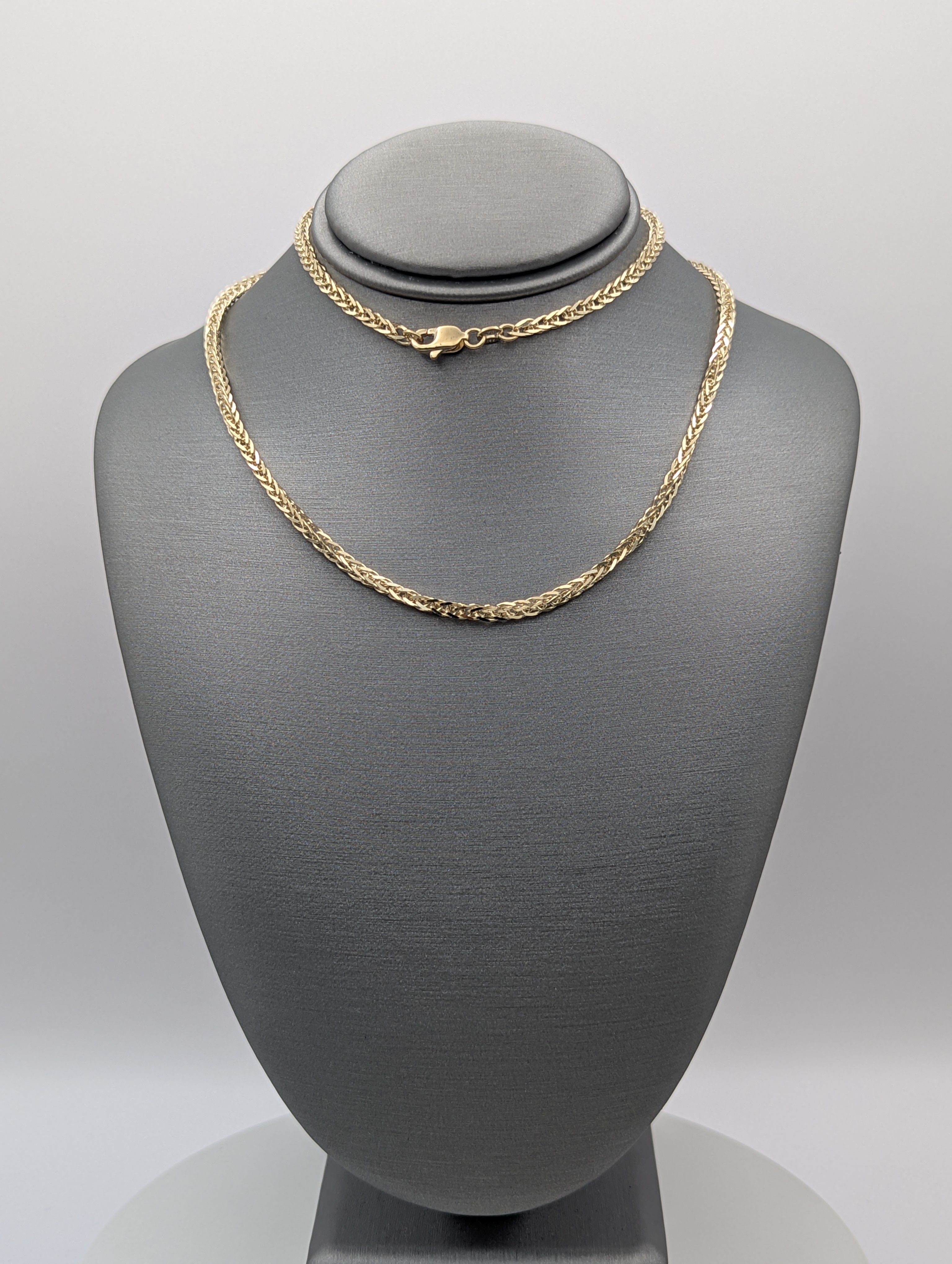 Cadena de eslabones cuadrados de trigo en oro amarillo de 14K
