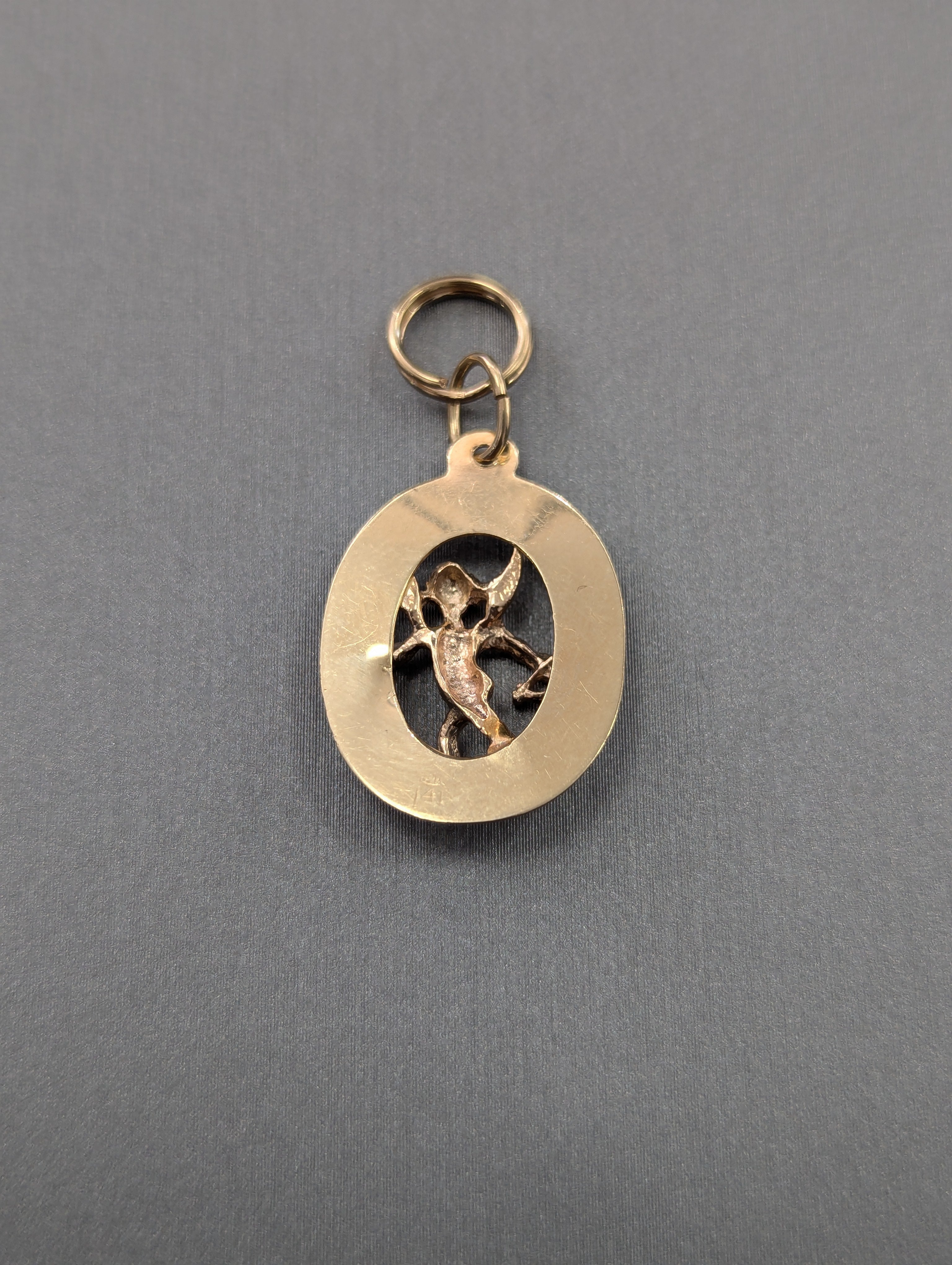 Colgante Cupido Feliz Cumpleaños en Oro Amarillo de 14K