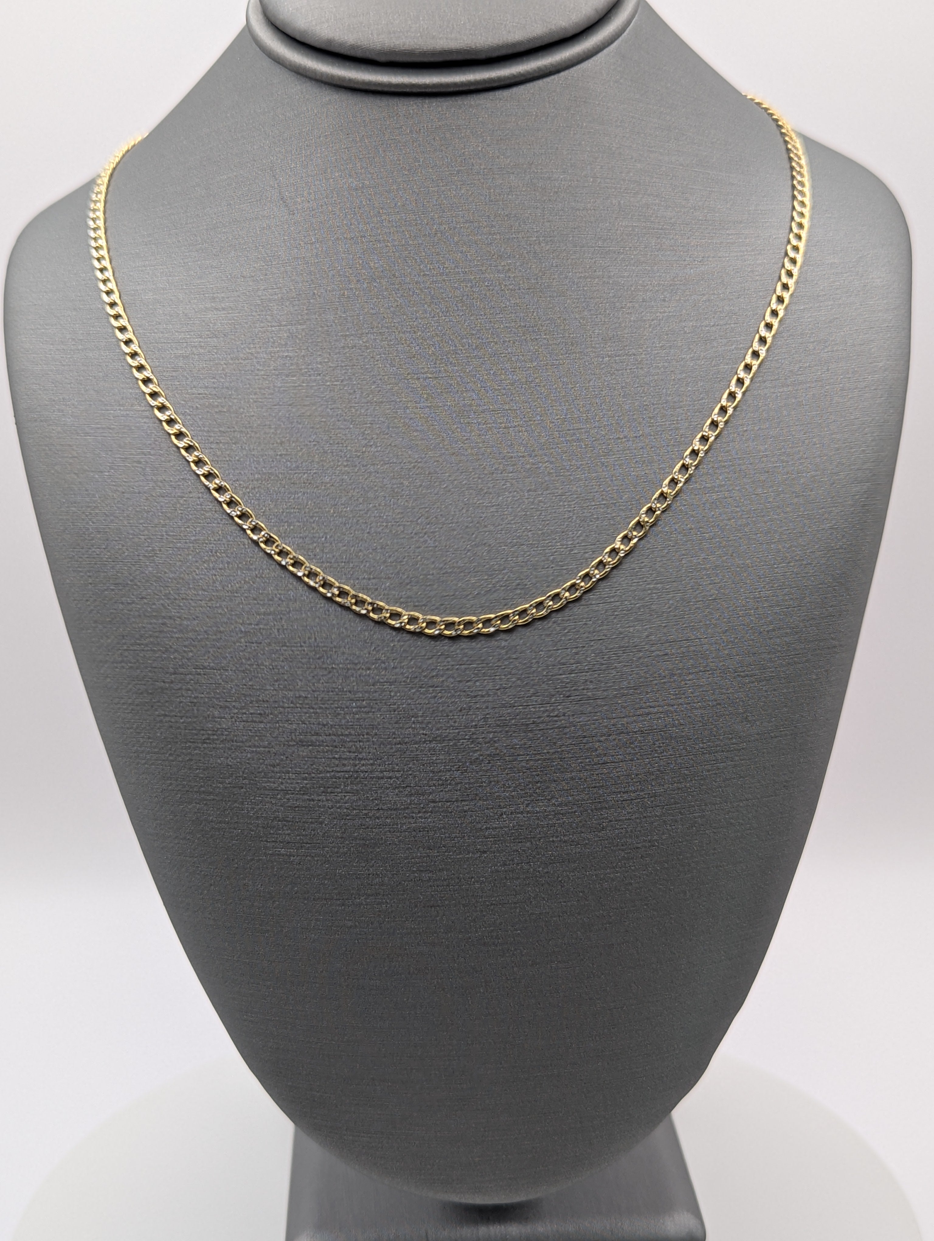 Cadena barbada corte diamante de oro amarillo de 14K