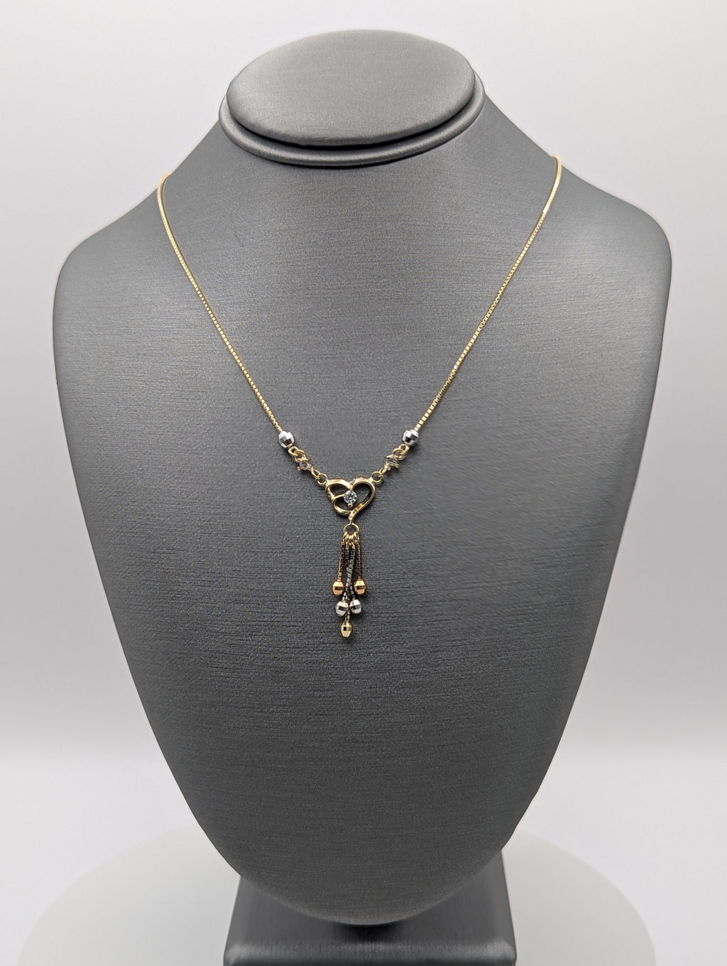 Collar de caja con corazón de fantasía de circonita cúbica tricolor de 14 quilates