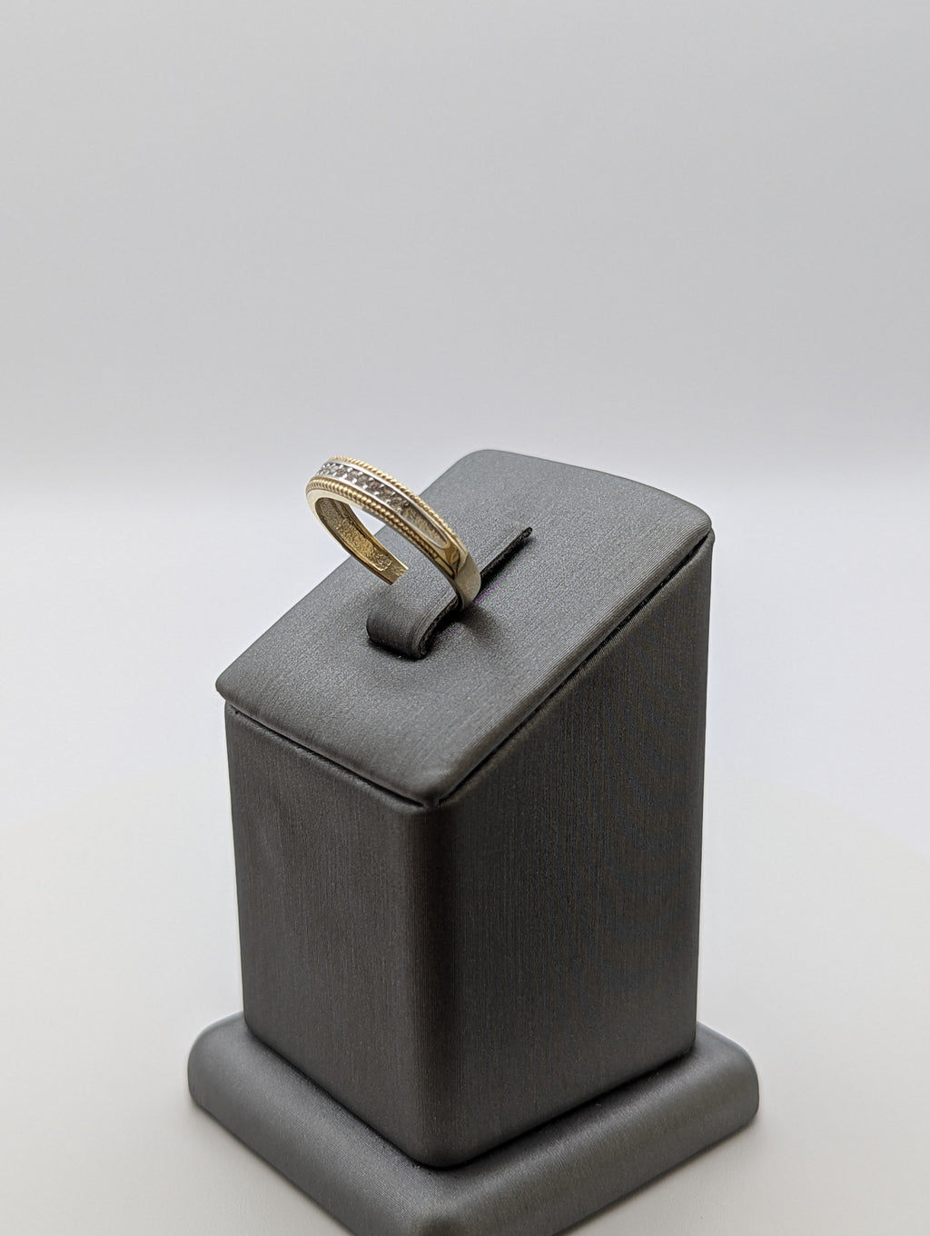 Anillo de boda de circonita cúbica de 14K en oro amarillo/blanco