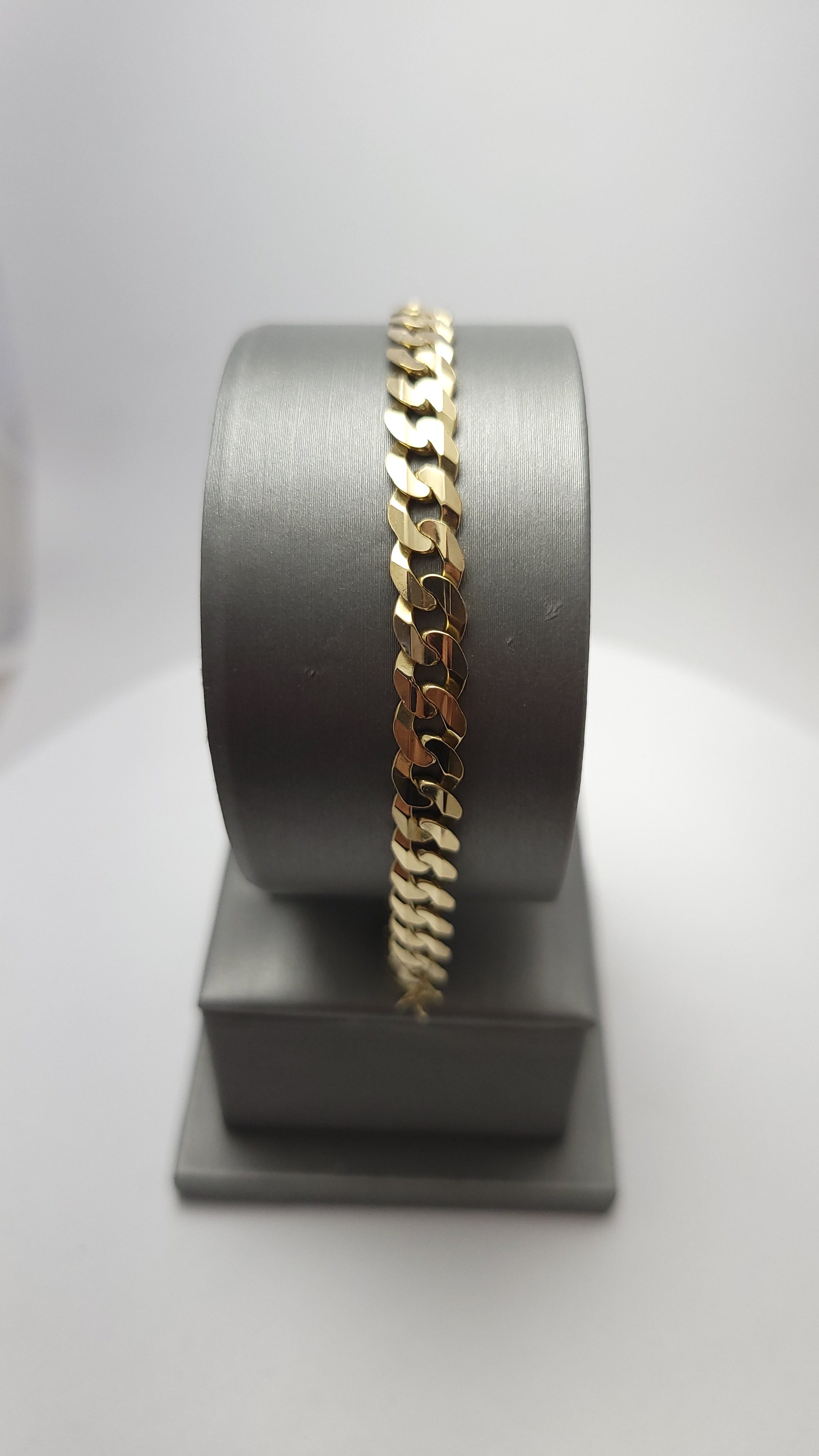 Pulsera de oro amarillo de 10K con eslabones de cadena tipo 'Curb'