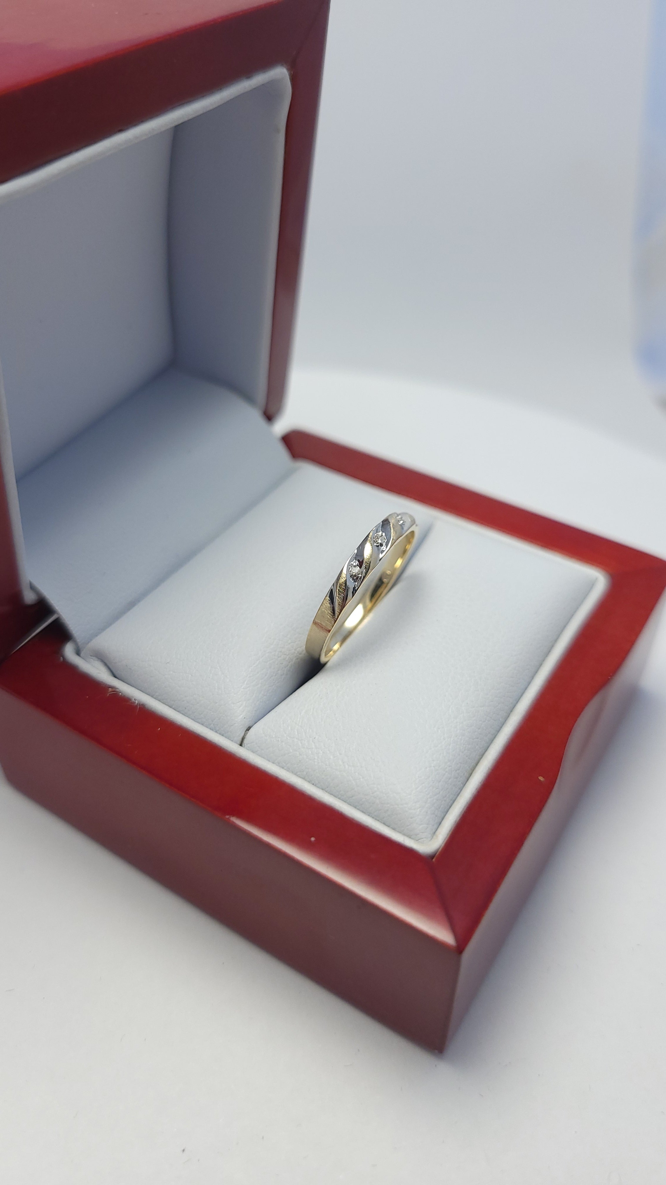 10K YG Diamond Band