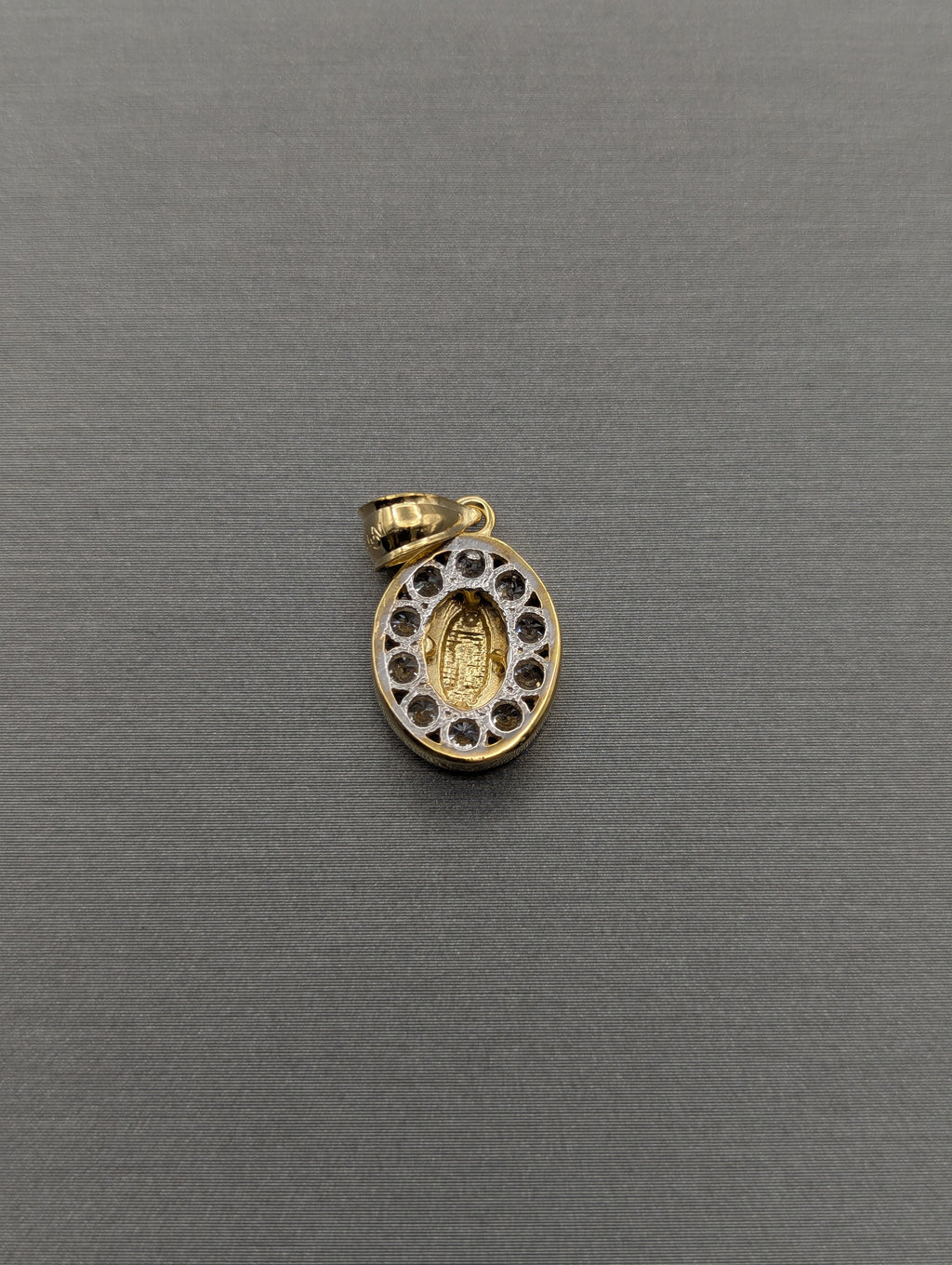 Colgante de Guadalupe en Oro Amarillo/Blanco de 14K con Circonitas Cúbicas