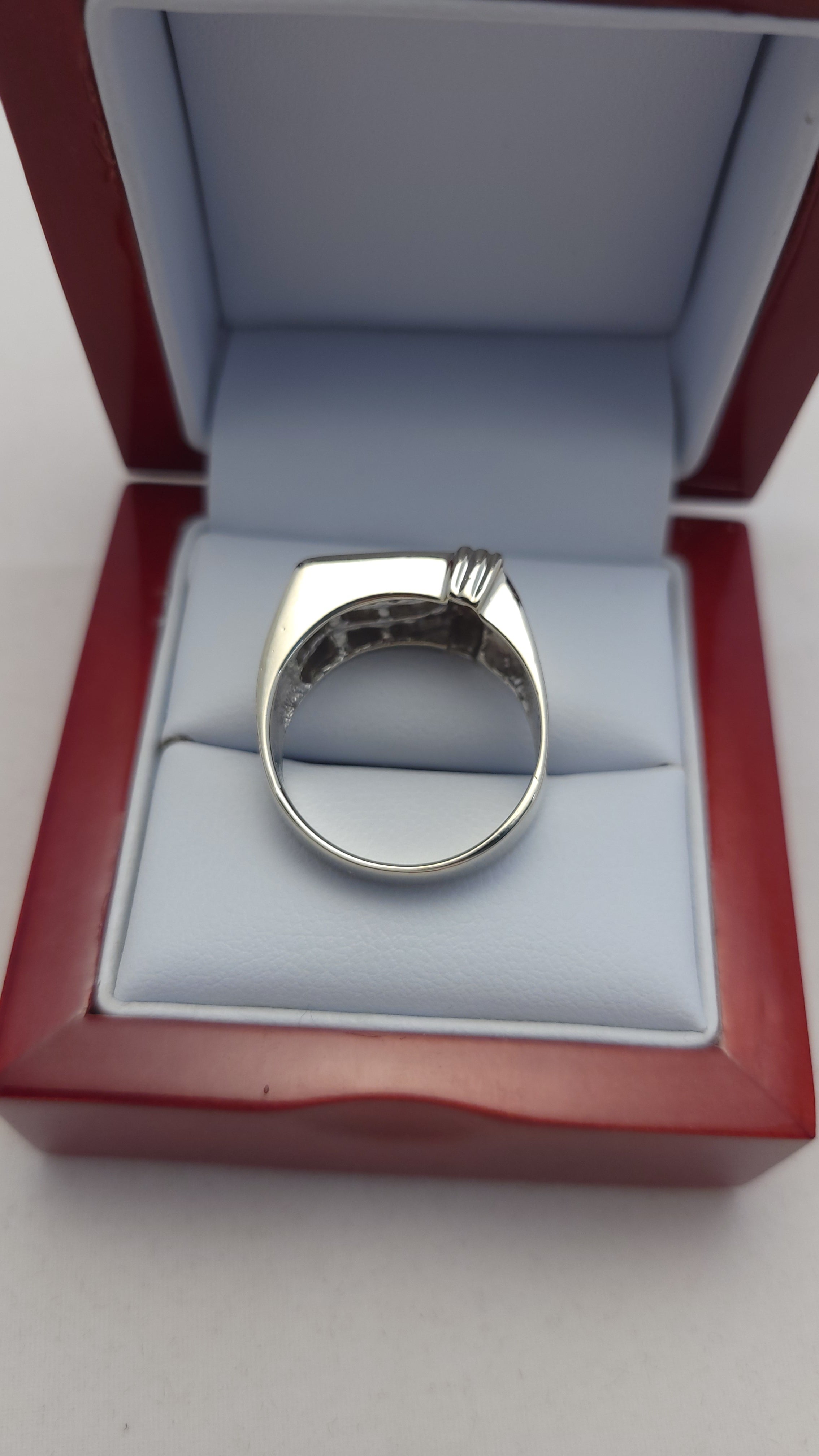 Anillo de oro blanco de 14k con diamantes