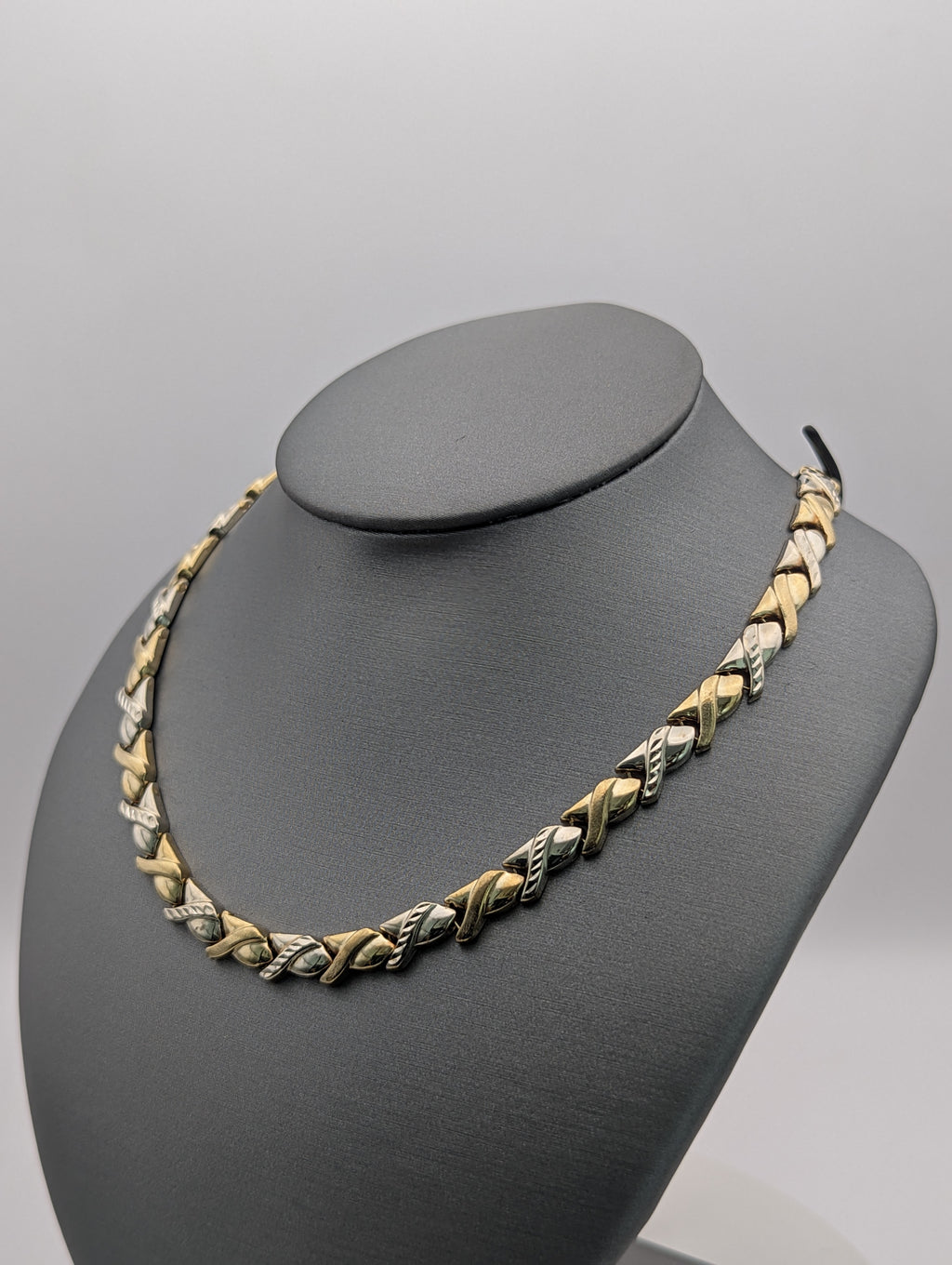 Collar XO de 10K en oro amarillo