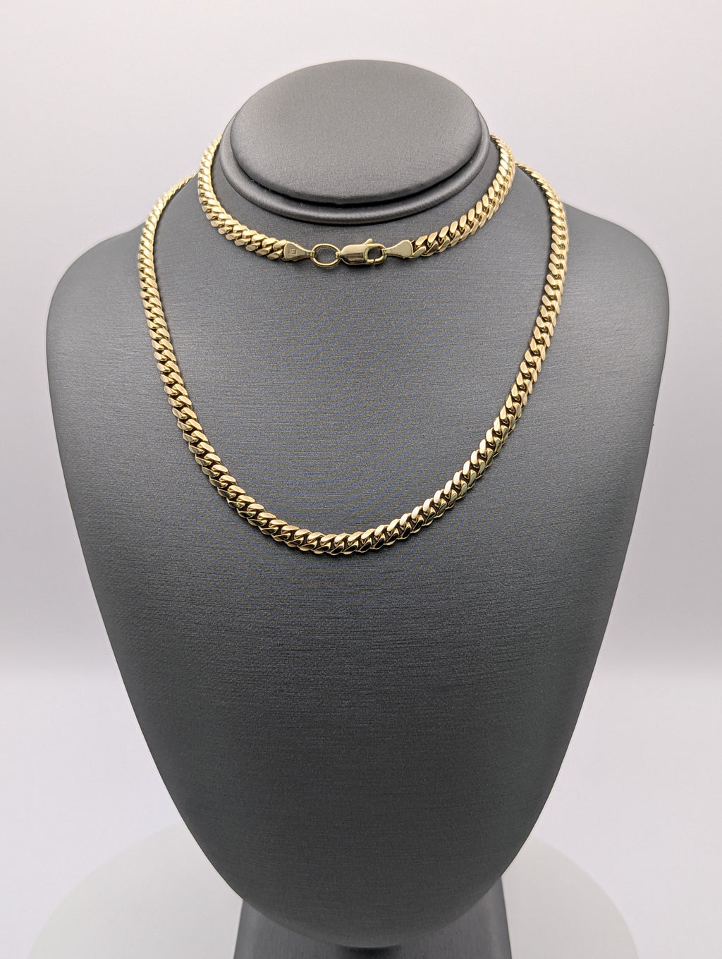Cadena Cubana Miami Sólida de Oro Amarillo de 14K
