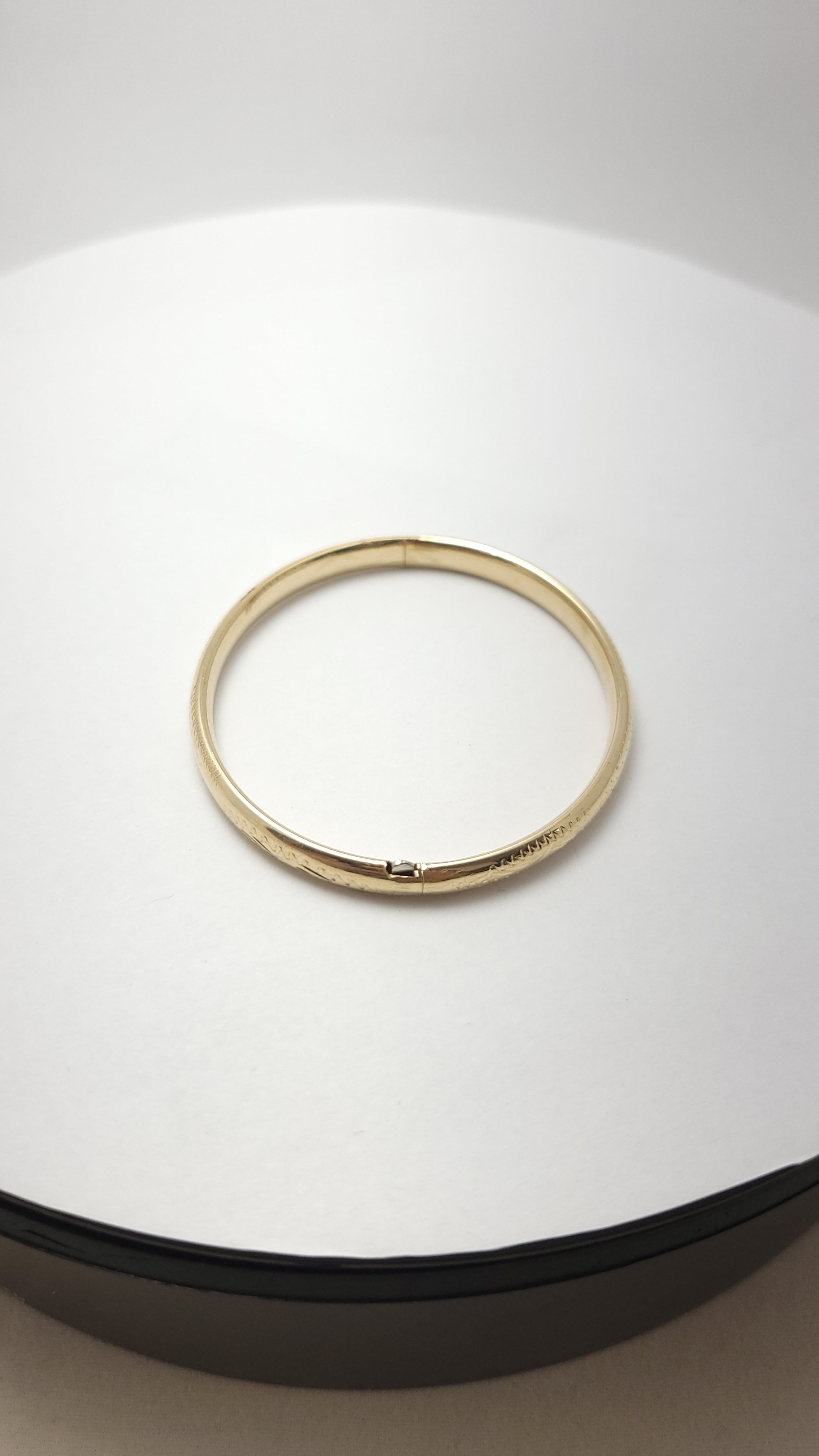 10K YG Dia-Cut Bangle