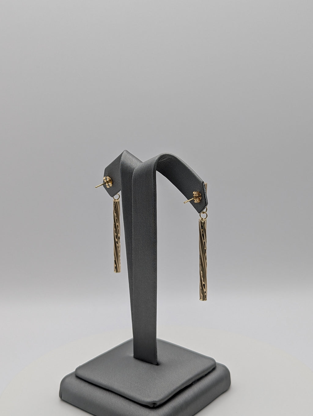 Pendientes Colgantes Retorcidos de Oro Amarillo de 14K con Talla Diamante