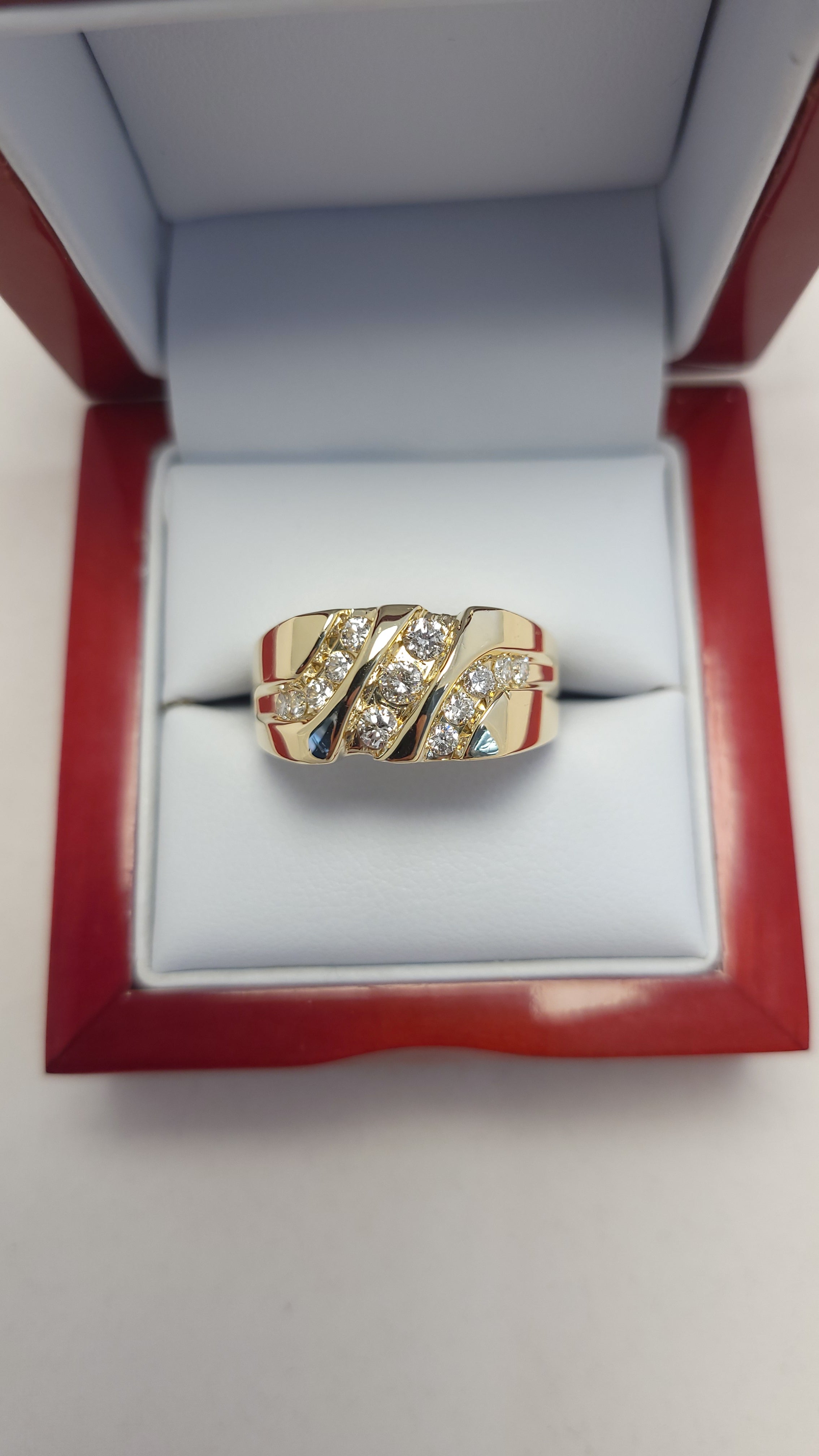 ANILLO DE DIAMANTES DE ORO AMARILLO DE 14K