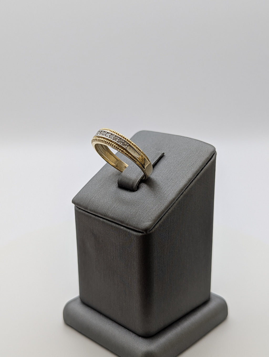 Anillo de boda de circonita cúbica de oro de 14 quilates amarillo/blanco