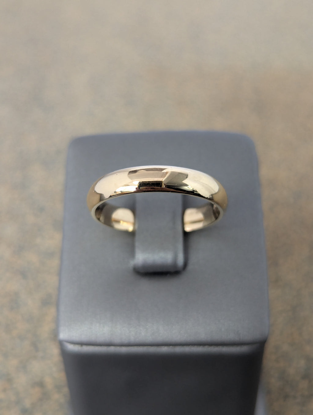 Anillo de boda de oro de 14 quilates