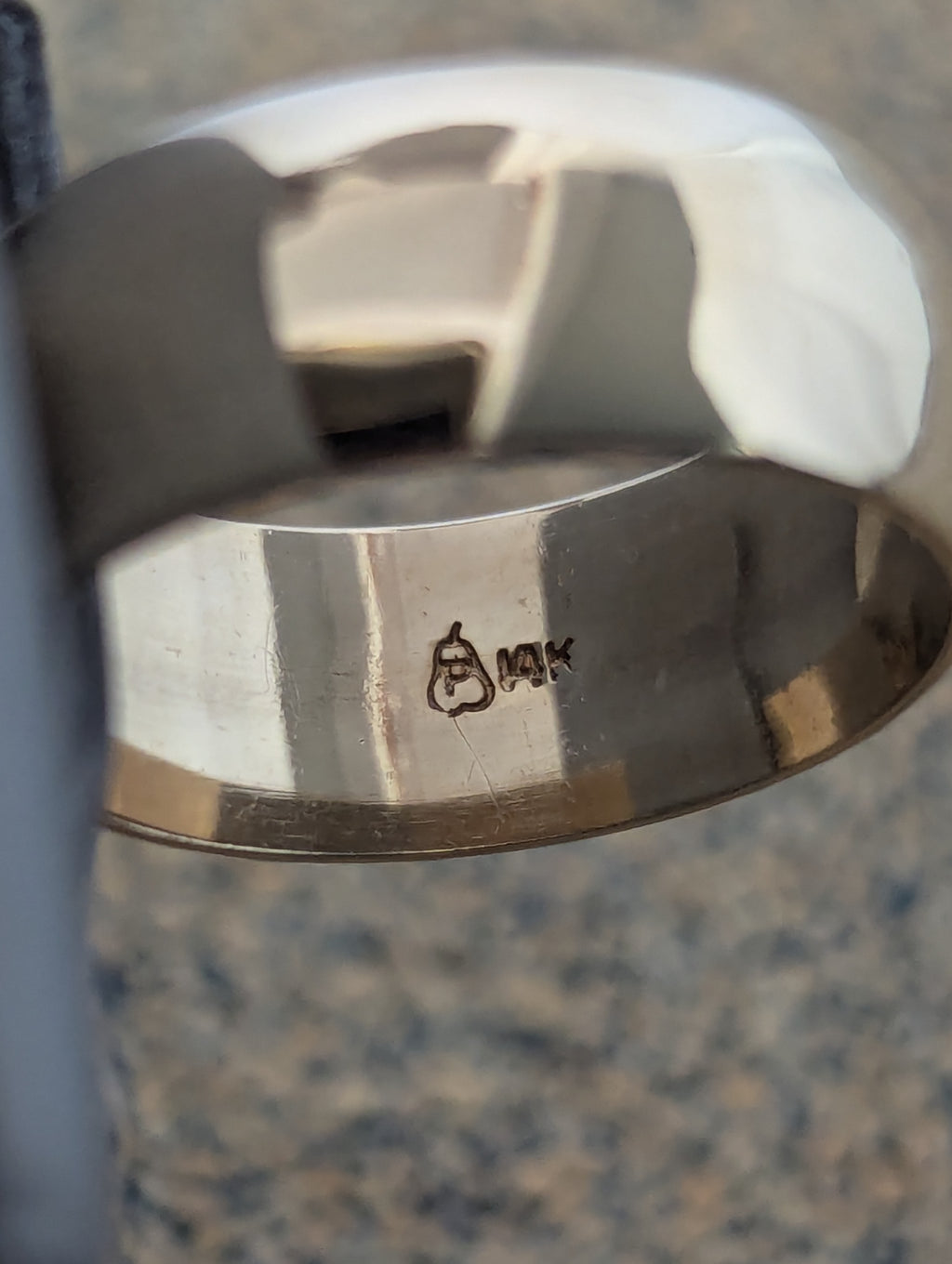 Anillo de boda de 14 quilates