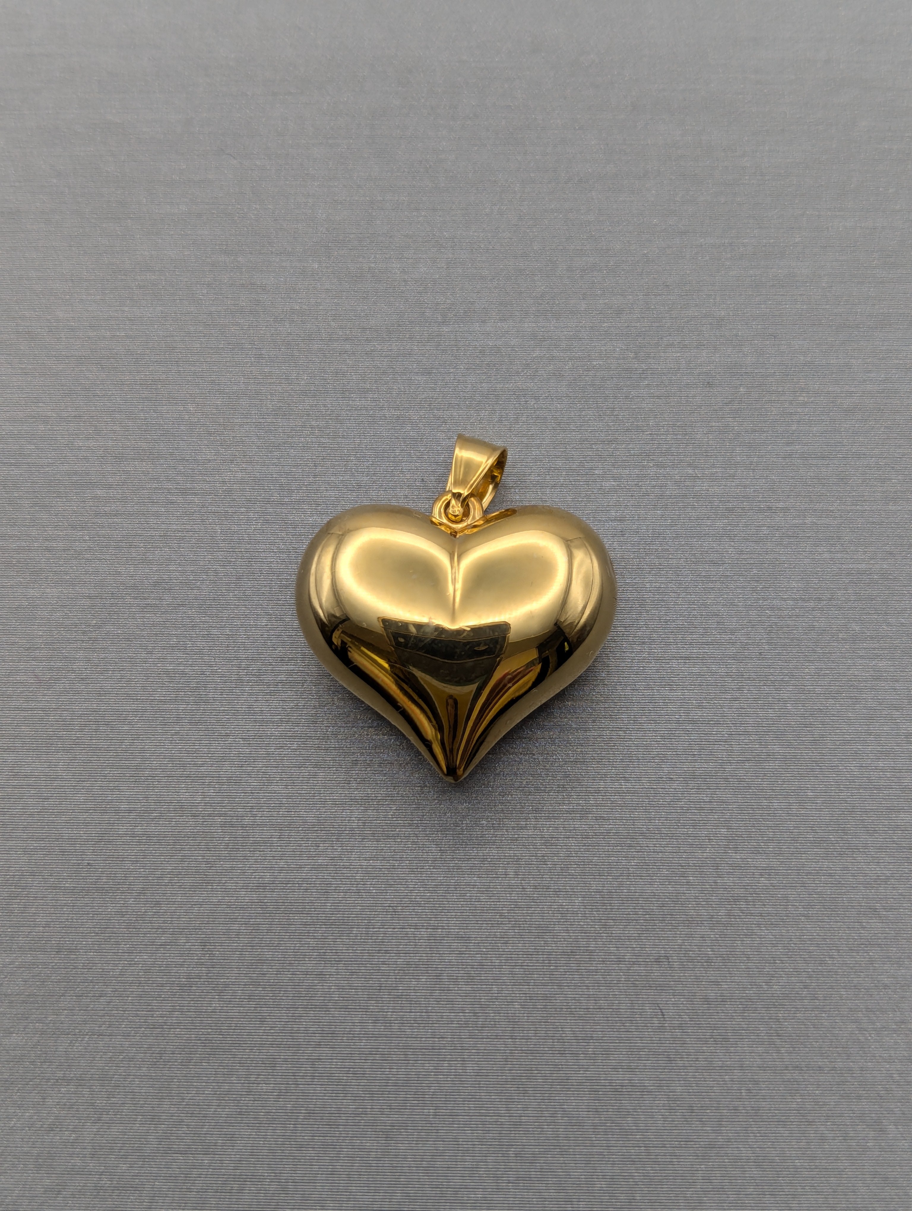 Colgante de corazón de oro amarillo de 14K