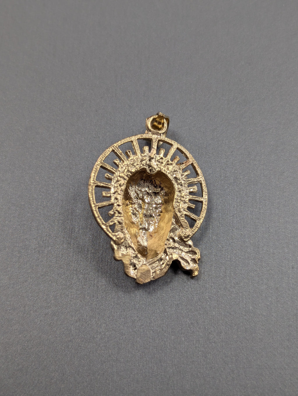 Colgante Cabeza de Jesús de Oro Amarillo 14K con Talla Diamante