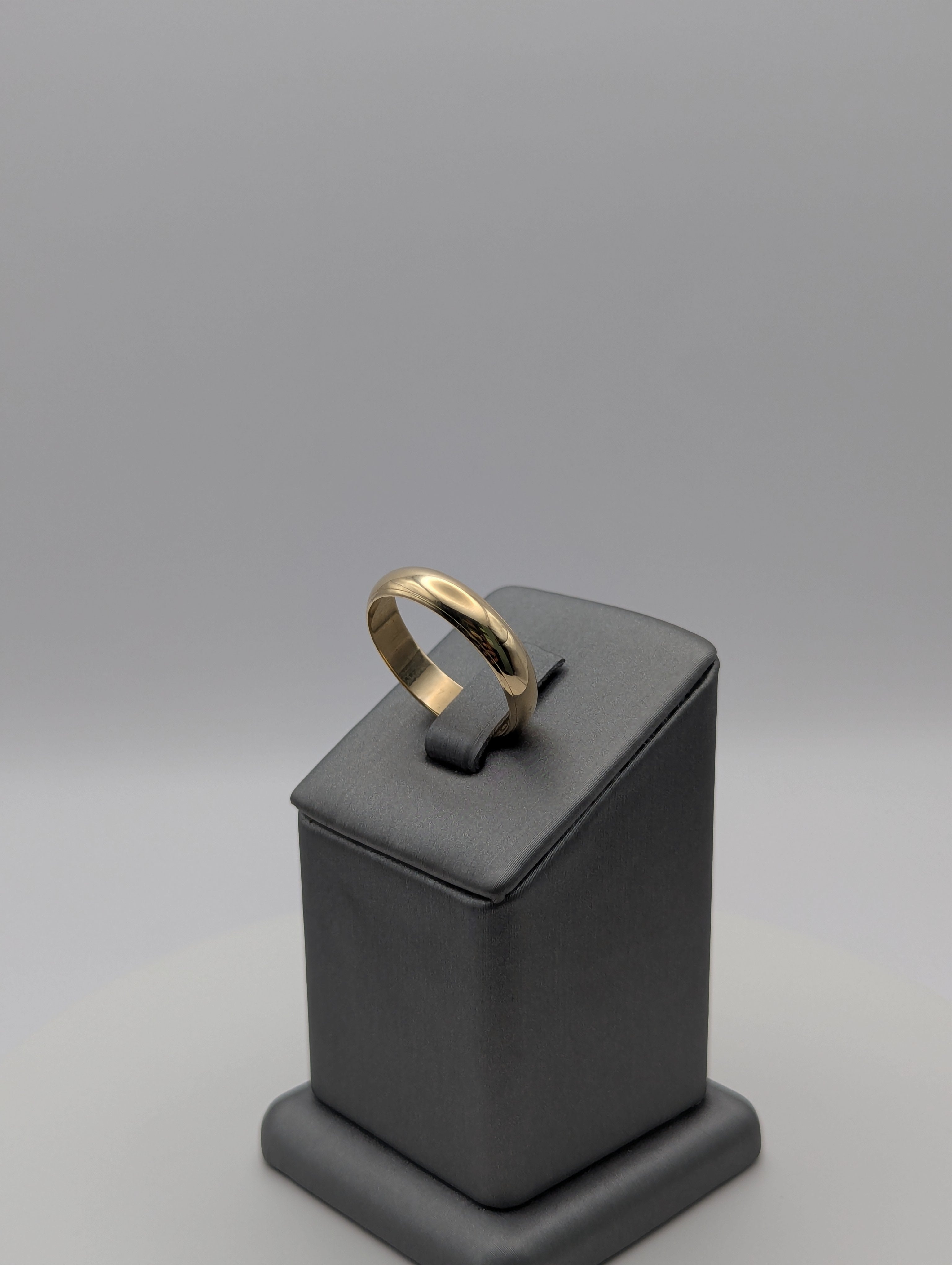Anillo de boda de oro amarillo de 14K