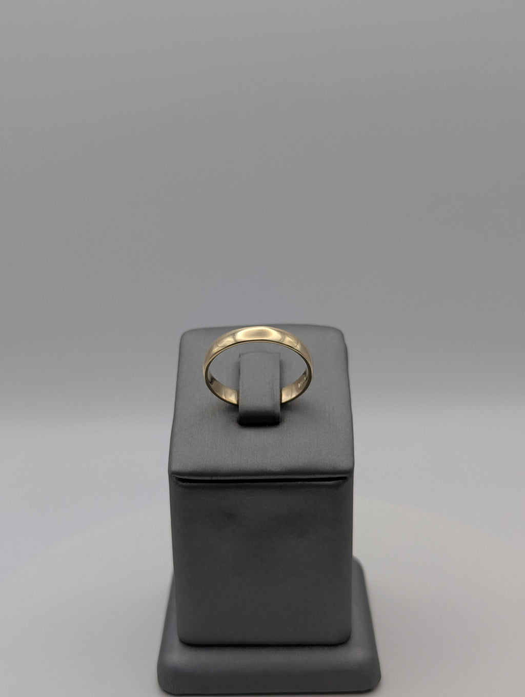 Anillo de boda de oro amarillo de 14 quilates