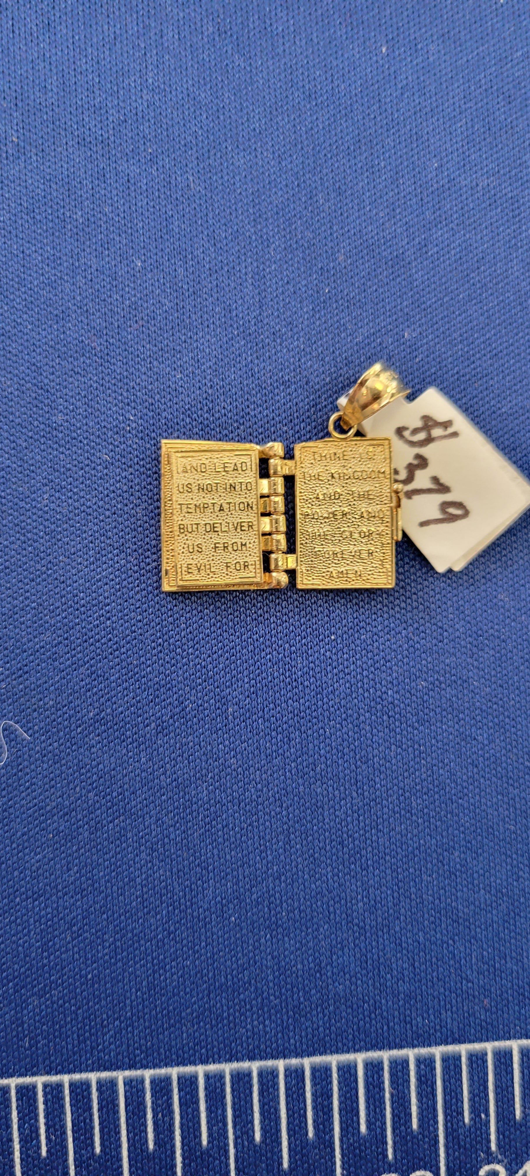 Colgante de oro amarillo de 14 quilates con versículo bíblico