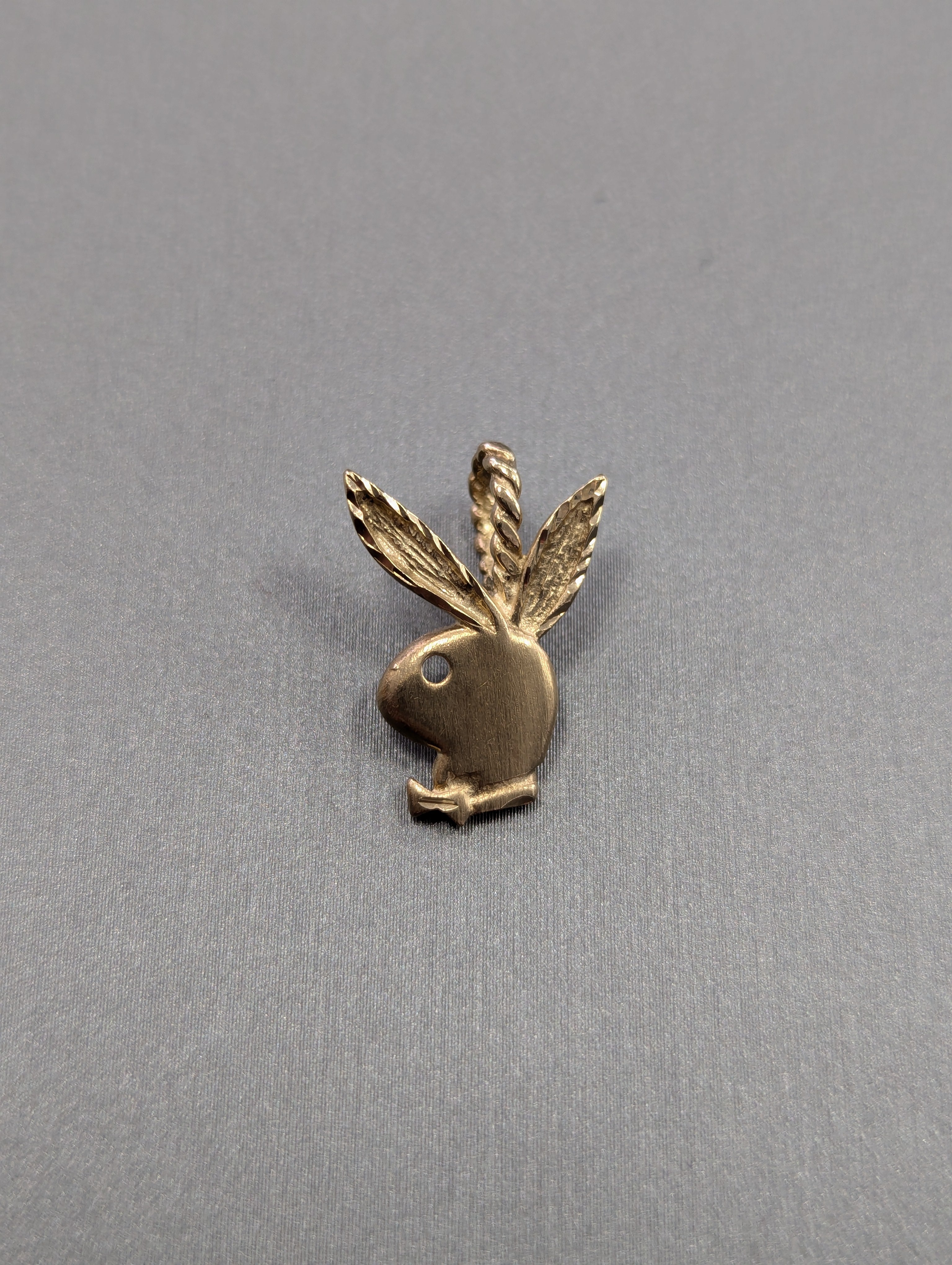 14K YG Playboy Bunny Pendant