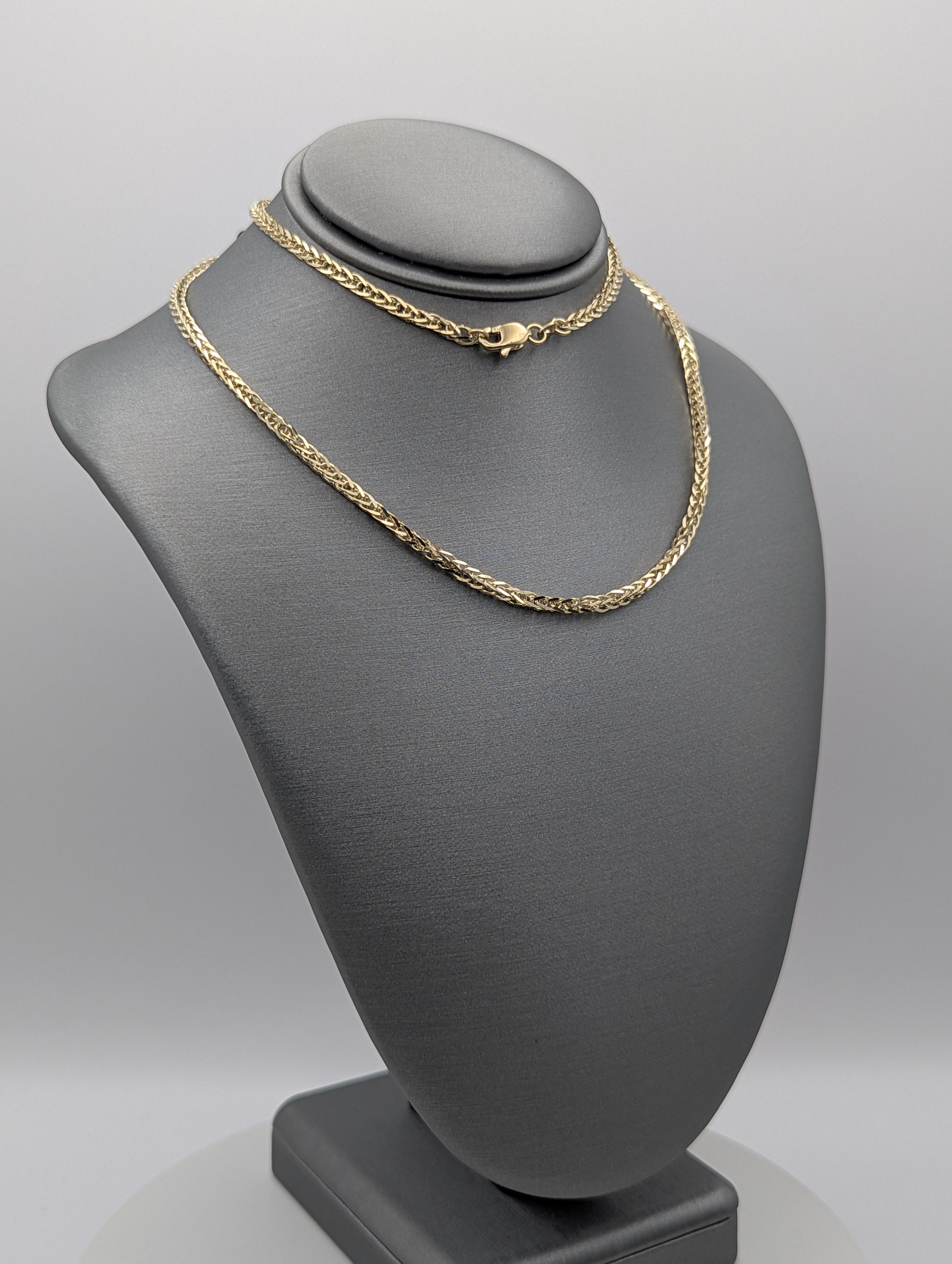 Cadena de eslabones cuadrados de trigo en oro amarillo de 14K