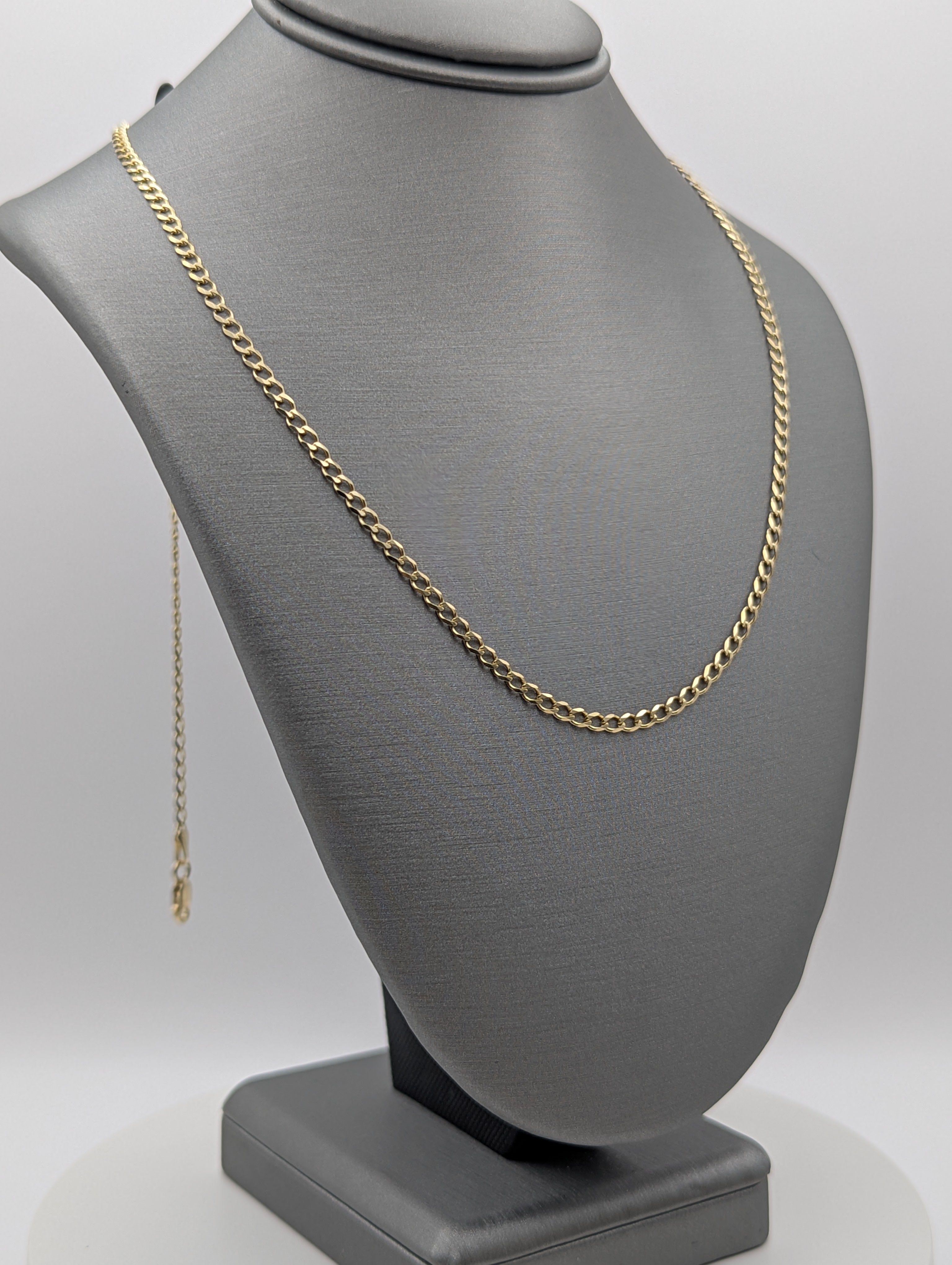 Cadena tipo Curb de oro amarillo de 14K