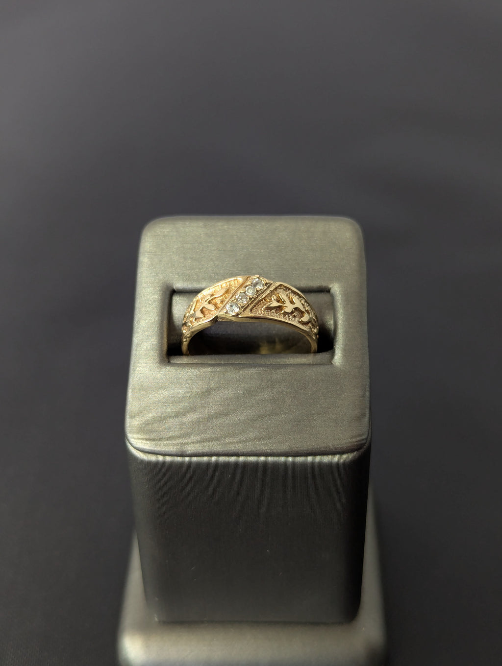 Anillo de filigrana con circonita cúbica de oro amarillo de 14K