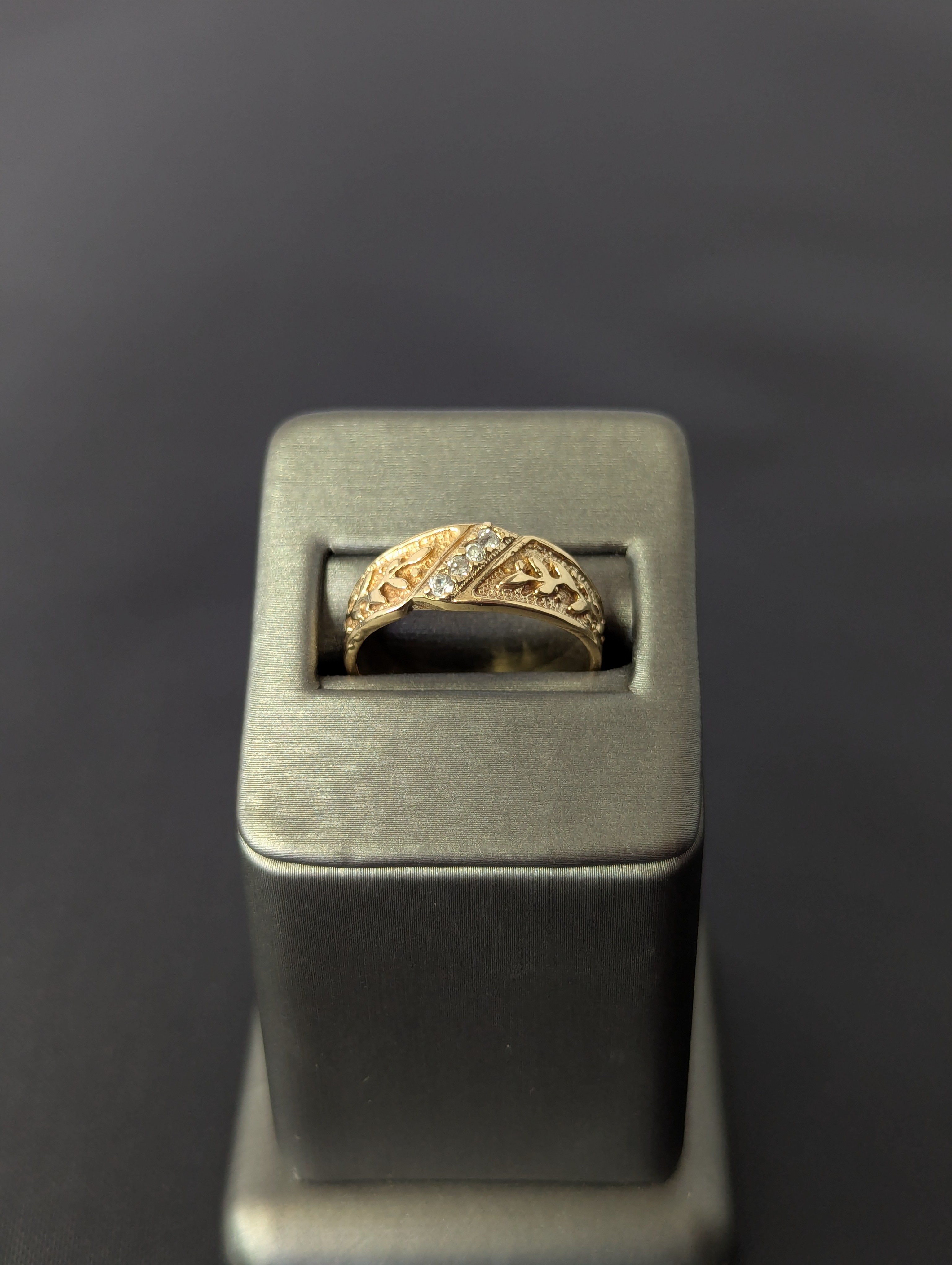 Anillo de filigrana con circonita cúbica de oro amarillo de 14K