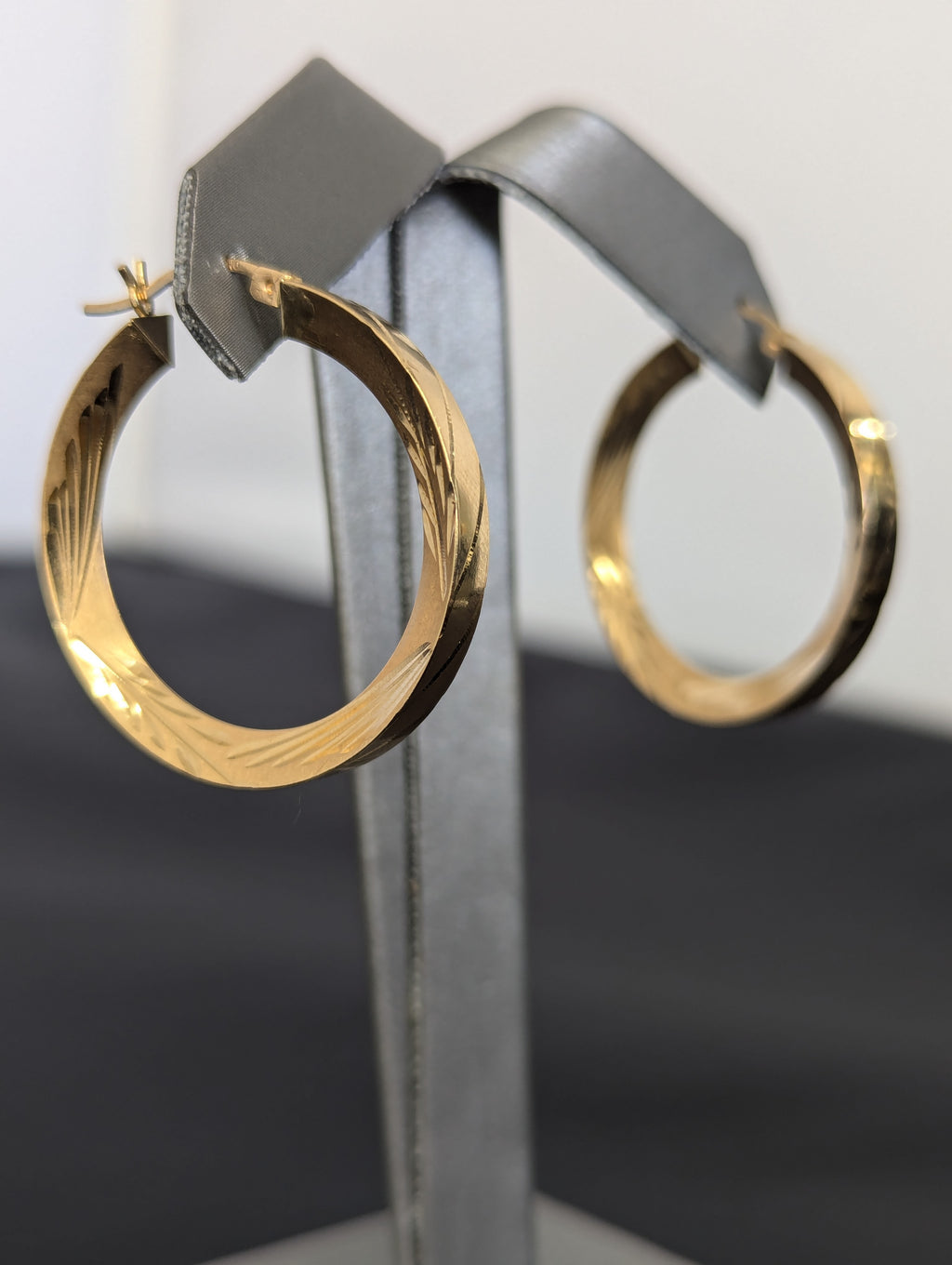 Pendientes de aro de oro amarillo de 14K