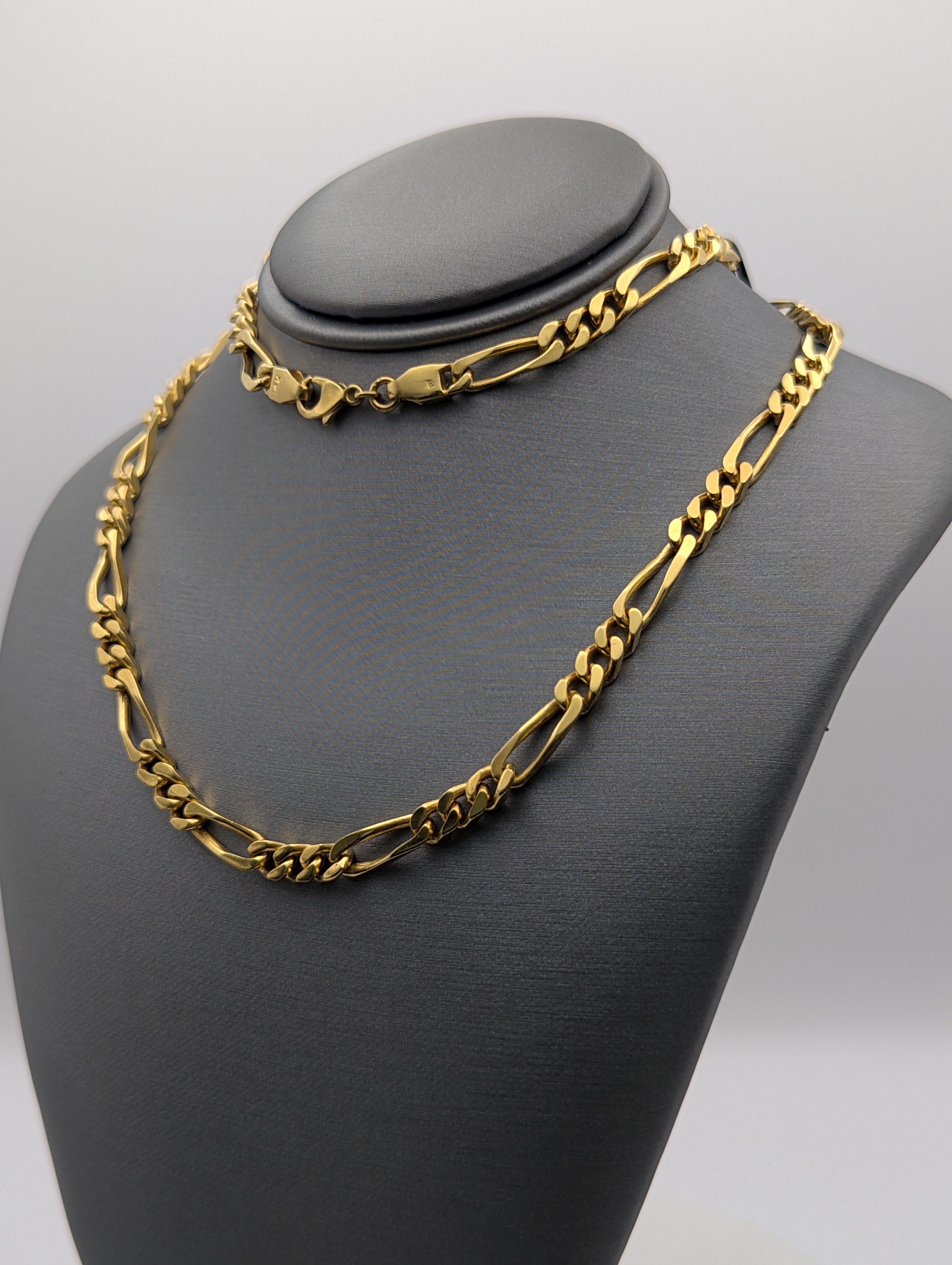 Cadena Fígaro de oro amarillo macizo de 14K
