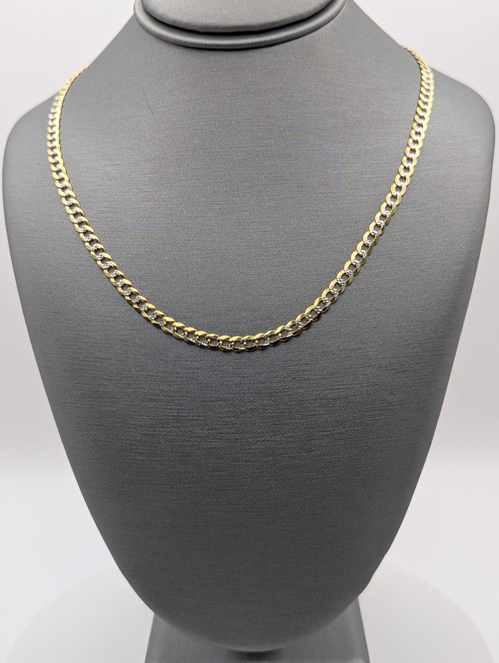 Cadena de eslabones cubanos con corte de diamante en oro amarillo de 14K