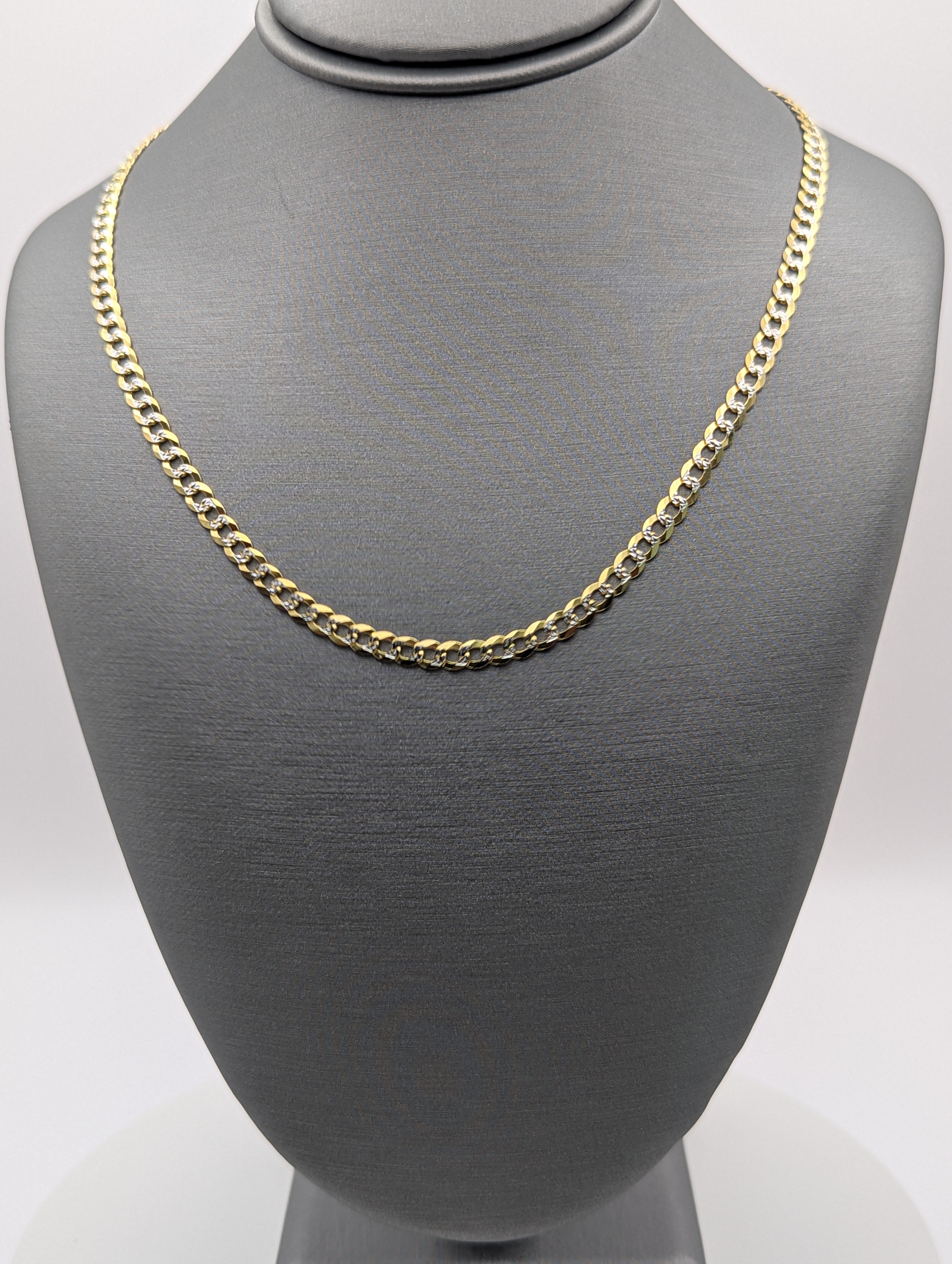 Cadena de eslabones cubanos con corte de diamante en oro amarillo de 14K