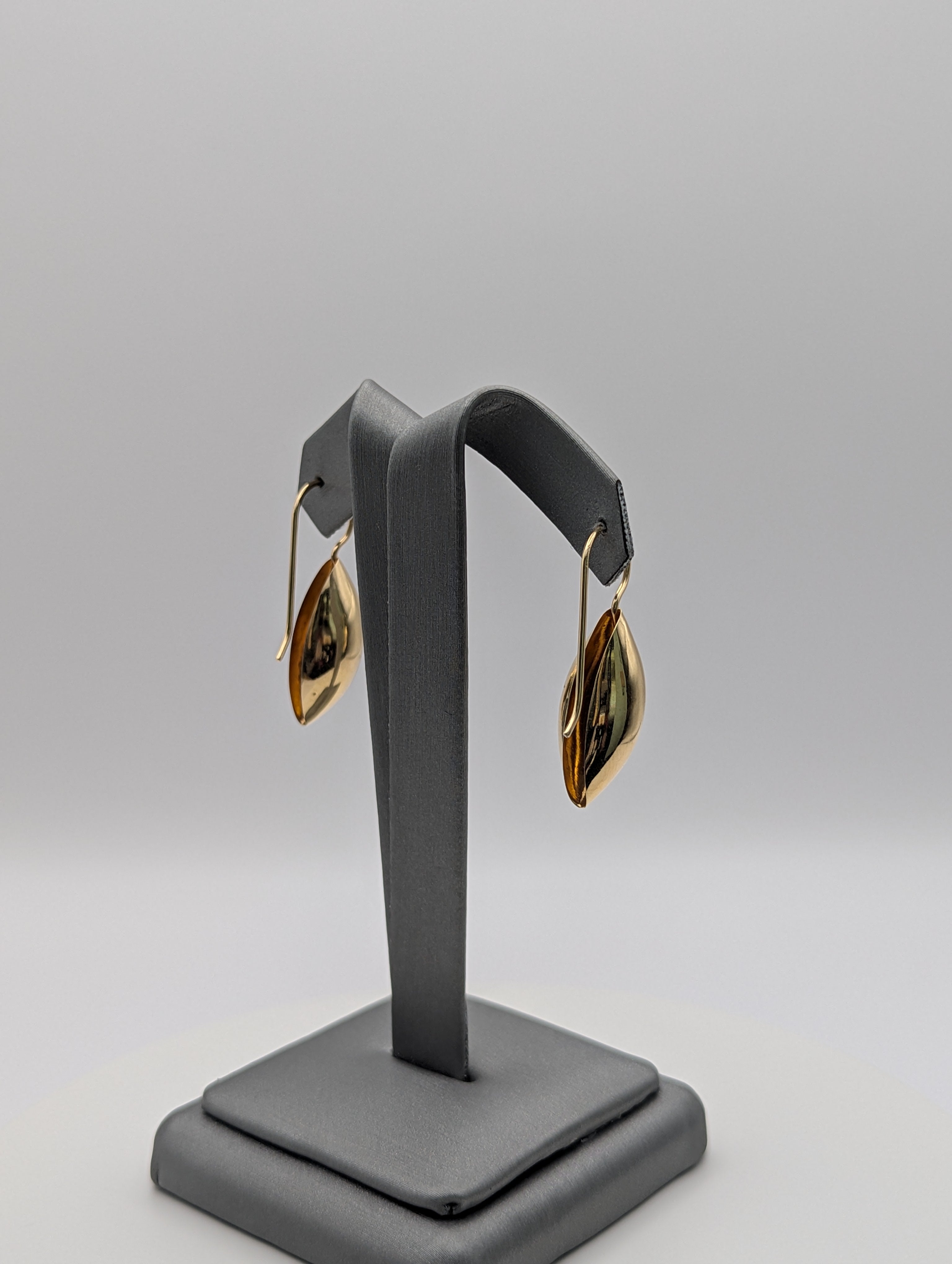Pendientes Cocoon de oro amarillo de 14K