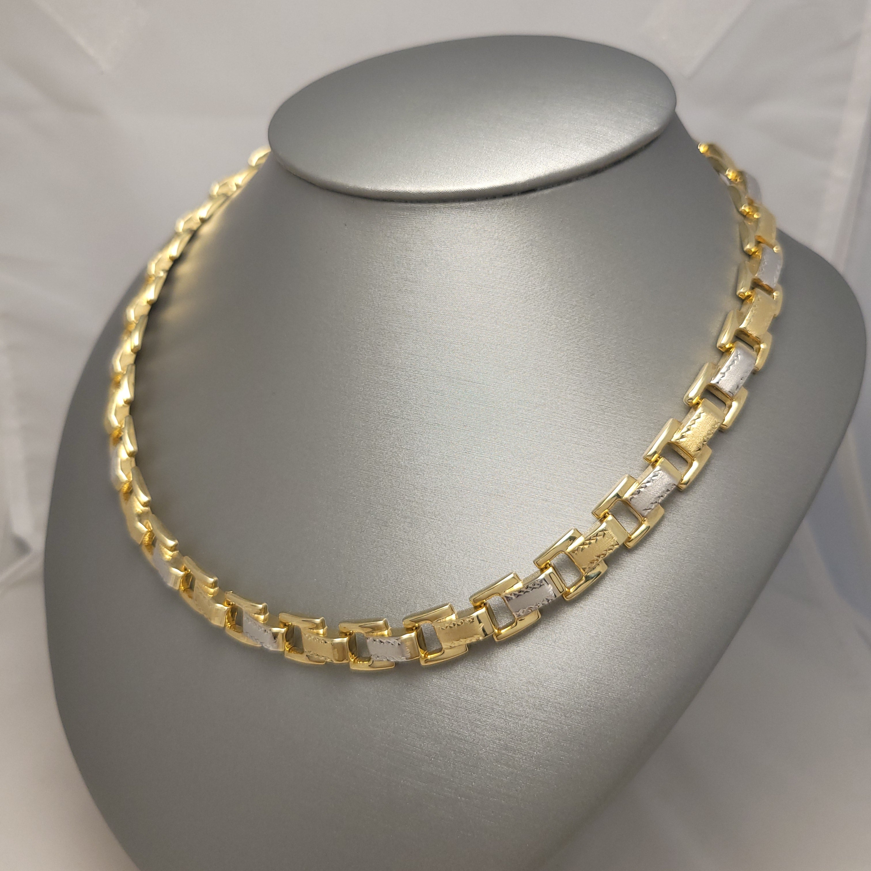 Collar texturizado bicolor de 14 quilates