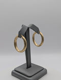 Pendientes de aro de oro amarillo de 14 quilates con corte de diamante y acabado satinado