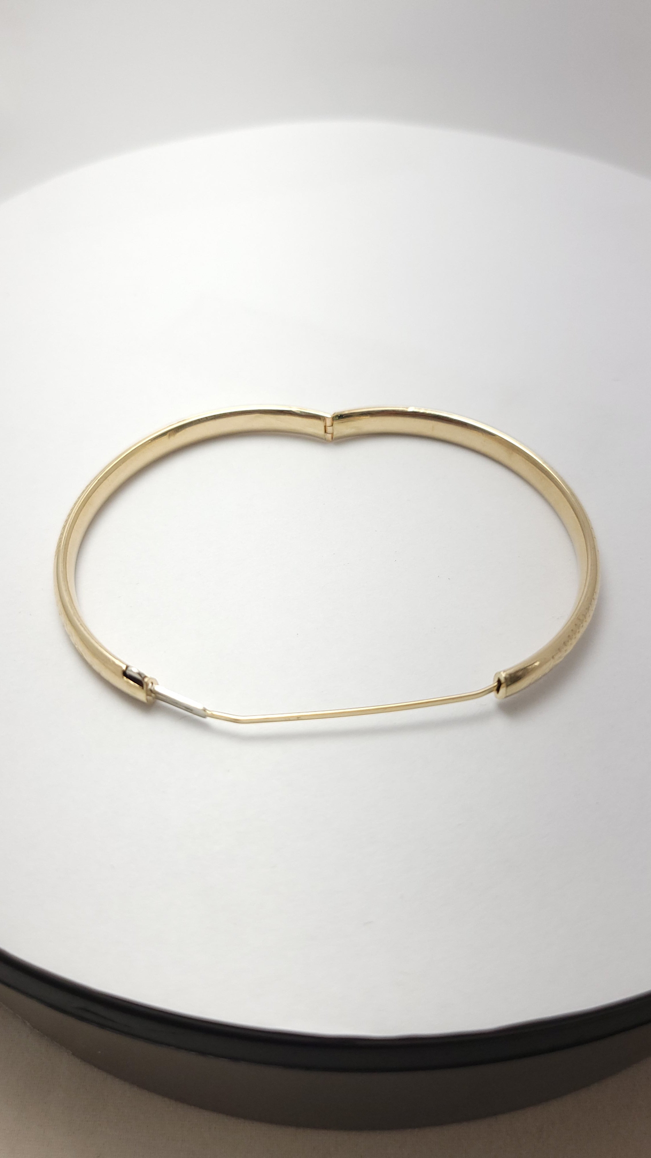 10K YG Dia-Cut Bangle