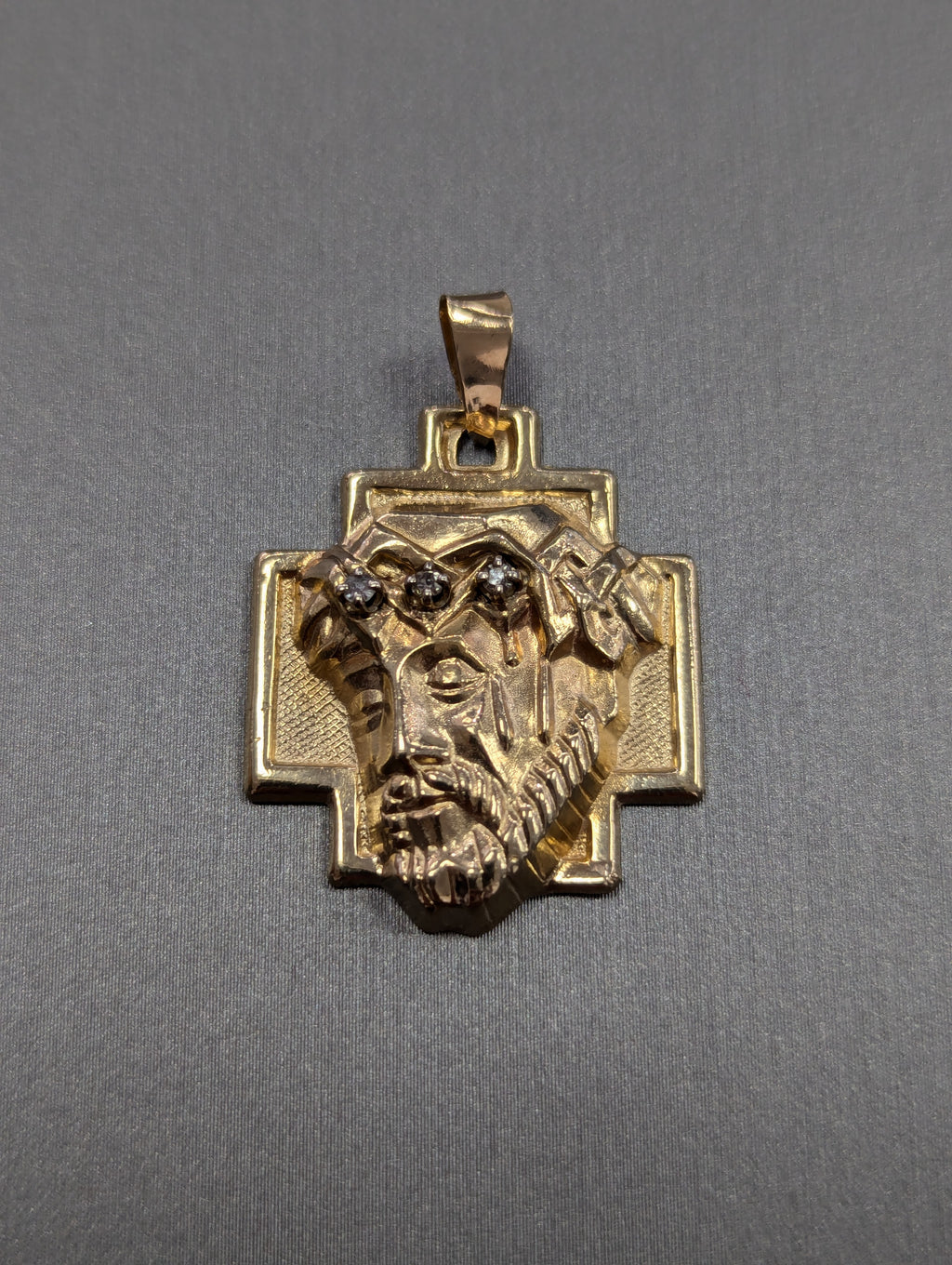 Colgante de cabeza de Jesús en oro amarillo de 14 quilates
