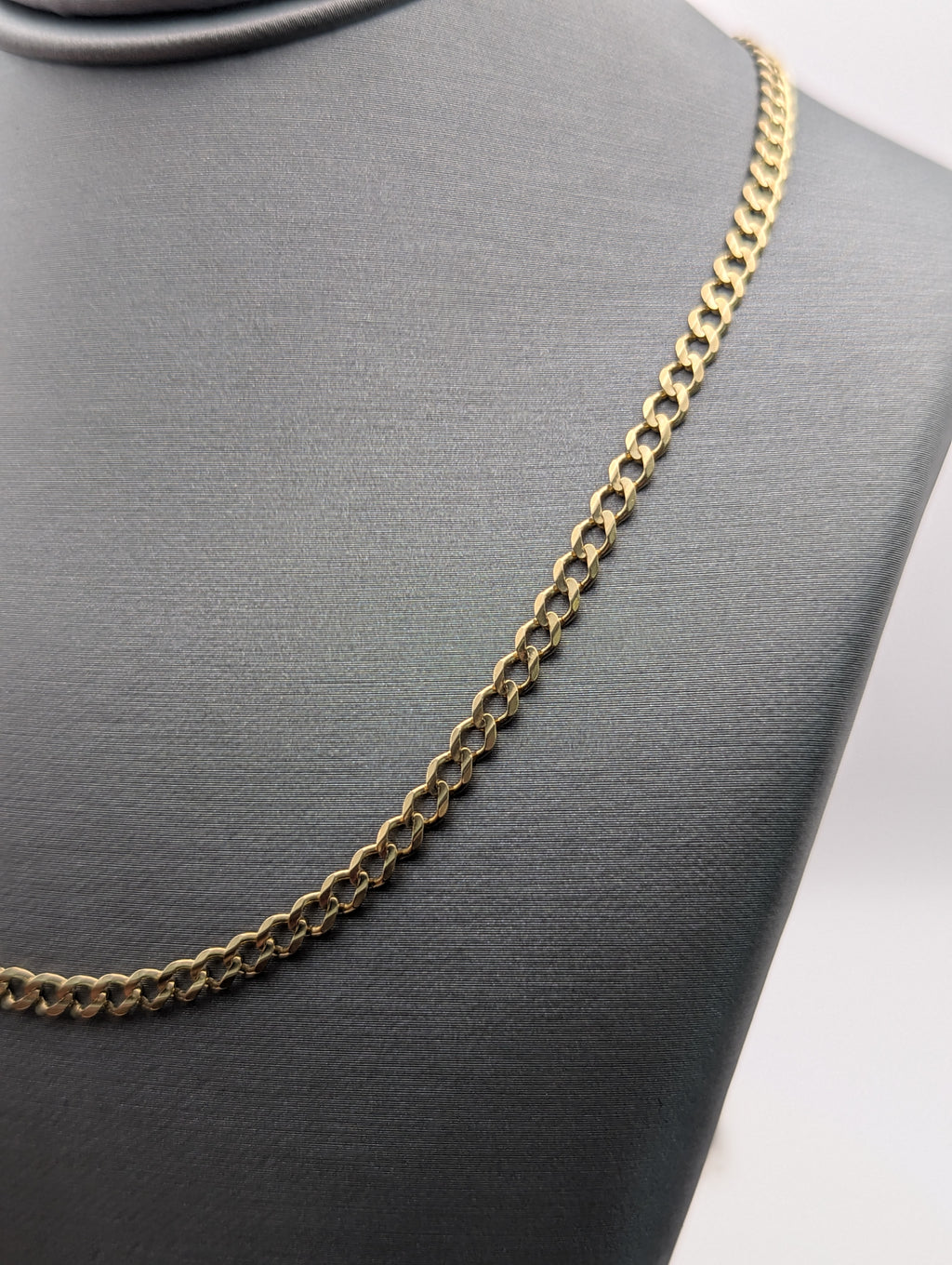 Cadena de eslabones tipo 'Curb' de 14K en oro amarillo